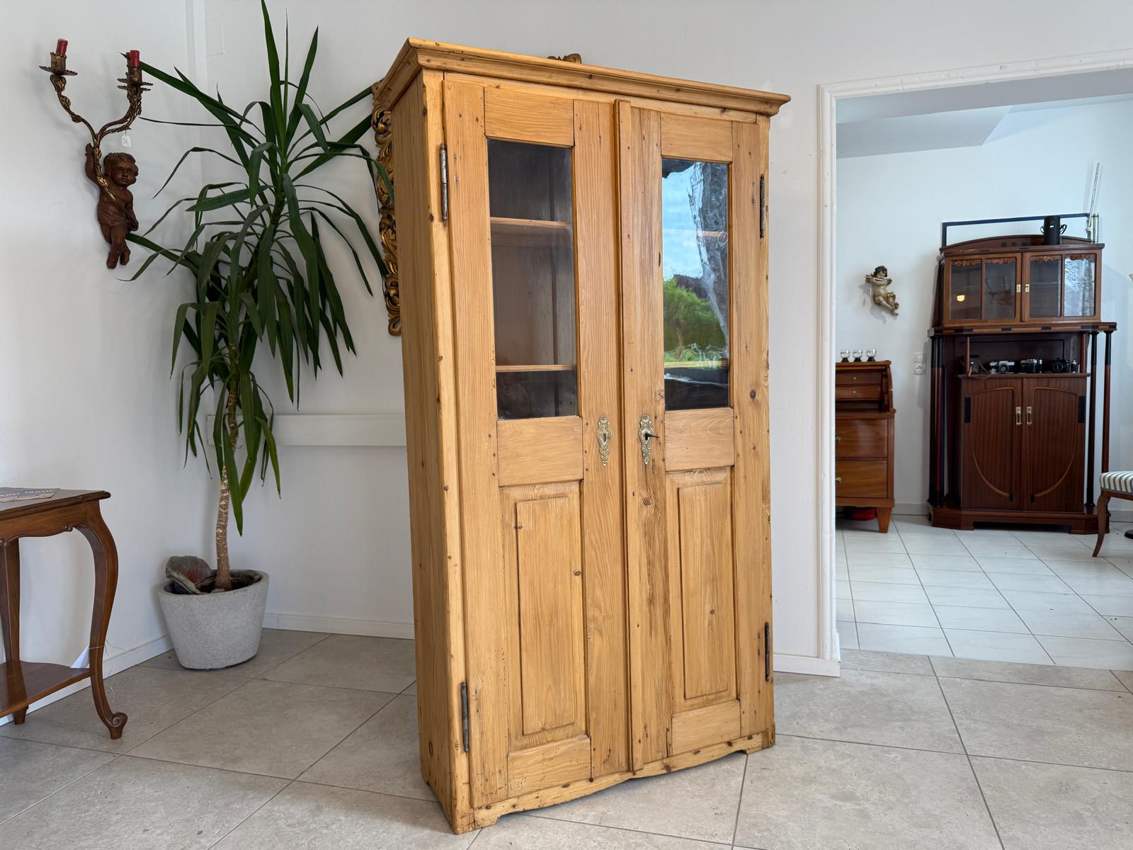 Restaurierte Biedermeier Bauernvitrine Bauernschrank Bauernvitrine G1824