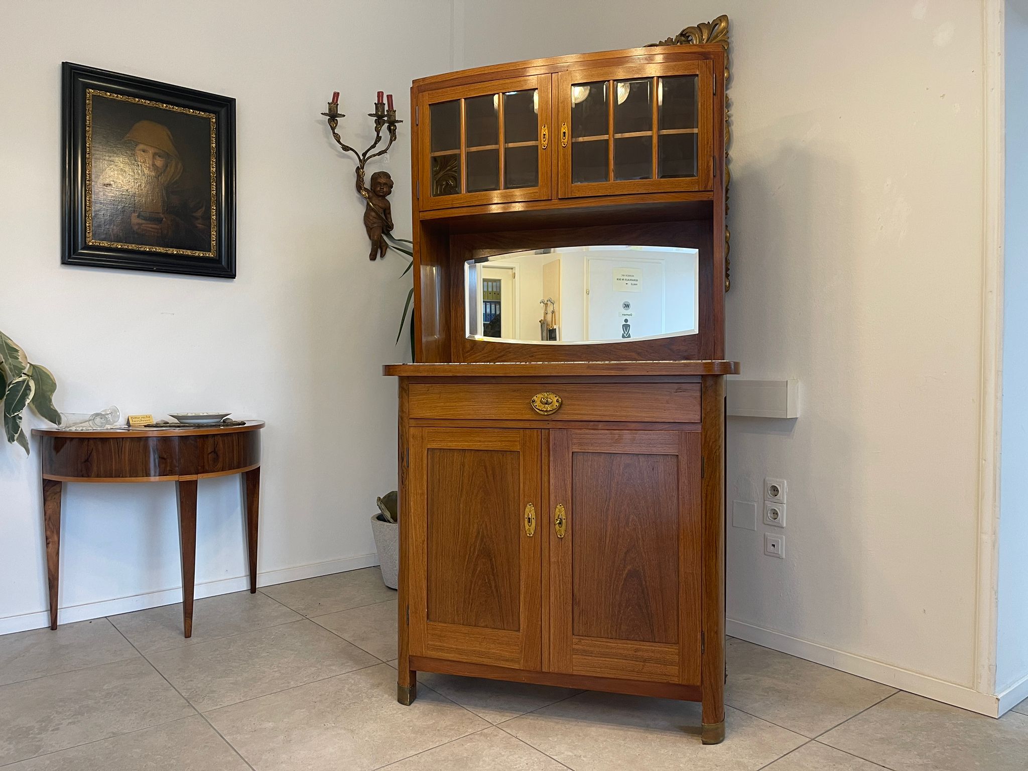 869a4774-2829-4e58-a5ee-3e93bca81f88-1 Originale Jugendstil Kredenz Vitrine Bücherschrank Vintage Design A5054