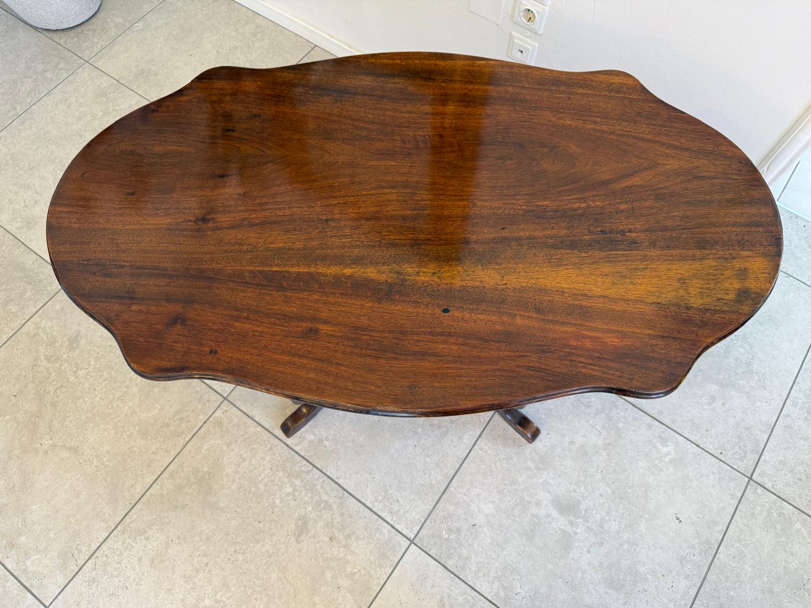 Spätbiedermeier Wohnzimmertisch Tisch Beistelltisch Nussholz D2336