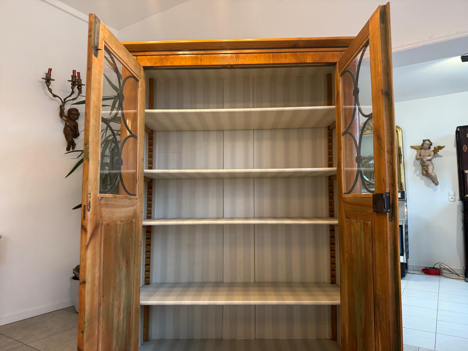 Sale Restaurierte Biedermeier Vitrine Bücherschrank Glasschrank D1069