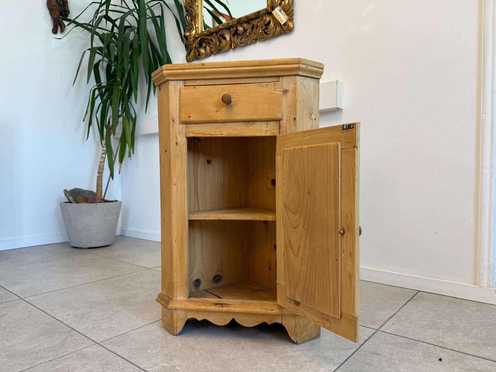 Bäuerliches Eckkasterl Eckanrichte Eckmöbel Bauernchrank G1980