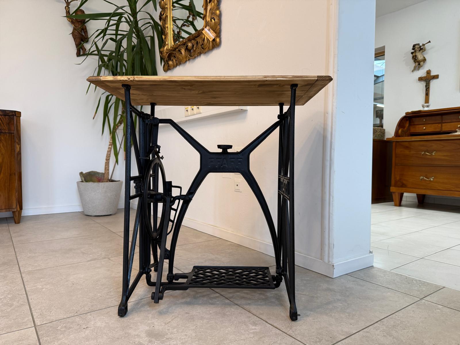 Bäuerlicher Tisch Nähmaschinentisch Gusseisern TraumG2023