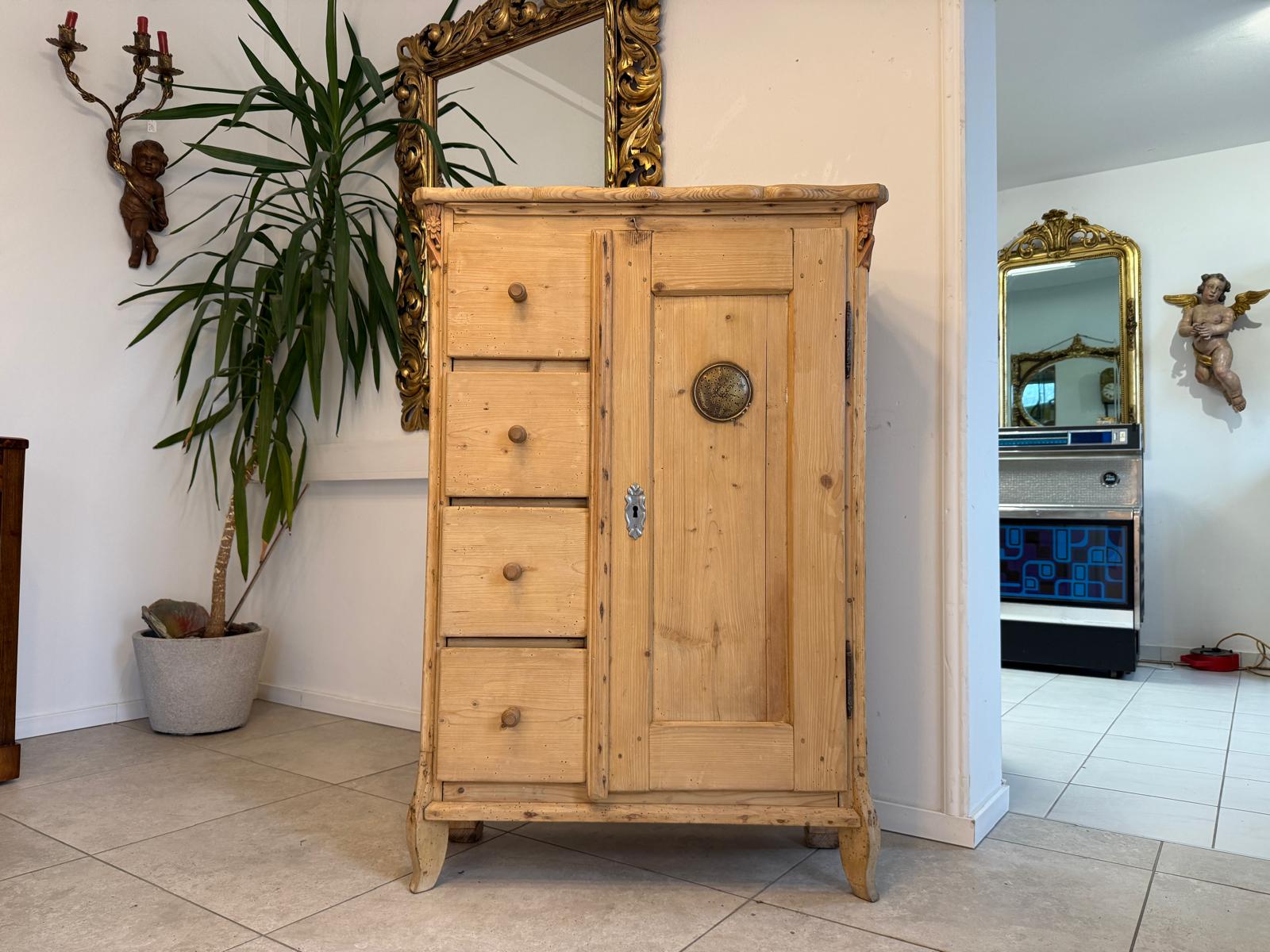 Bäuerlicher uriger Brotschrank Almerschrank Speiskasten Bauernkasten D1130