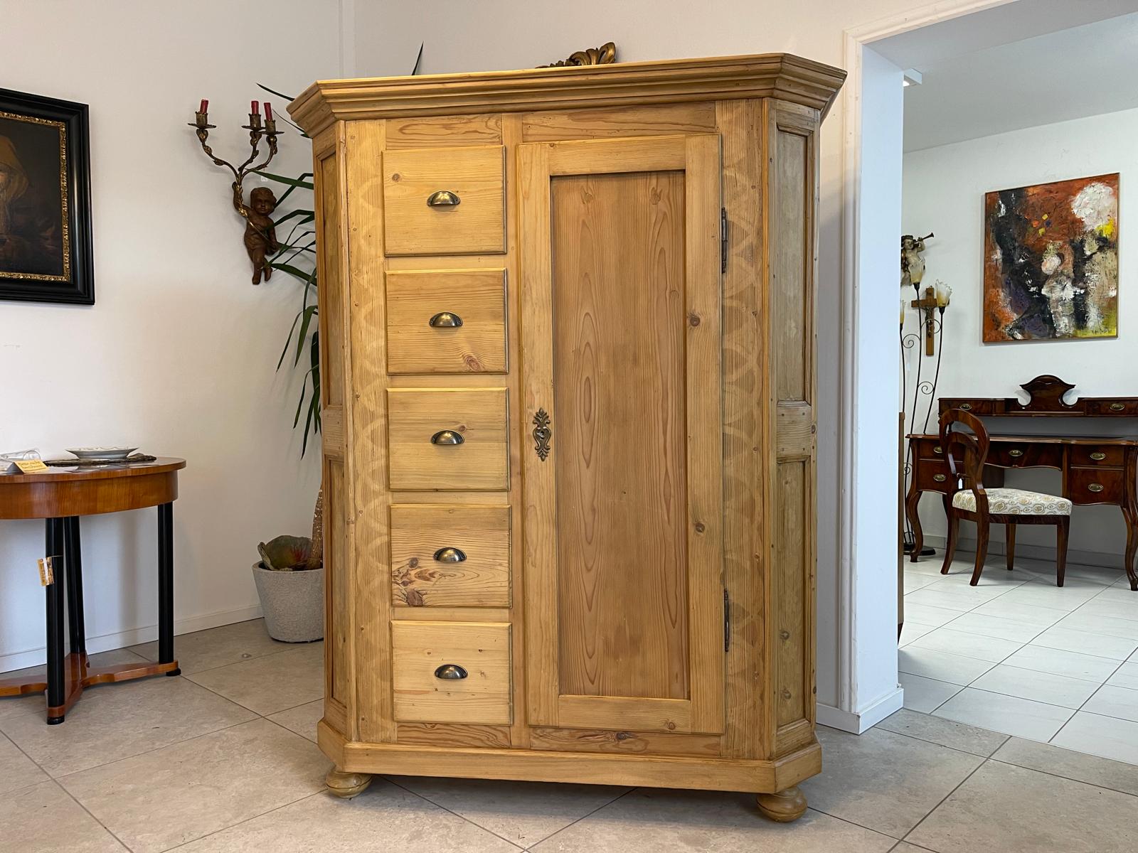 Bäuerlicher uriger Brotschrank Almerschrank Speiskasten Bauernkasten G1259