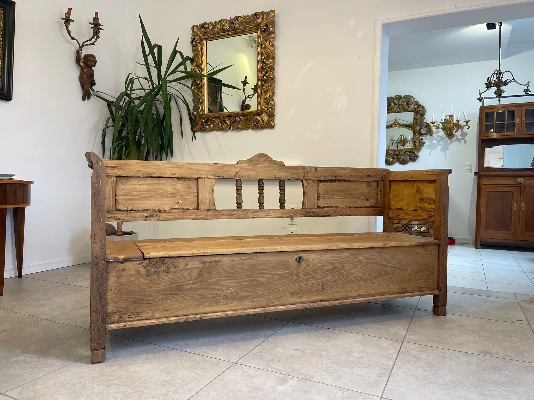 93bd70c7-9e29-468d-8e3f-e8fa0a98d3a4 Provinzielle Biedermeier Truhenbank Landhausbank A5065