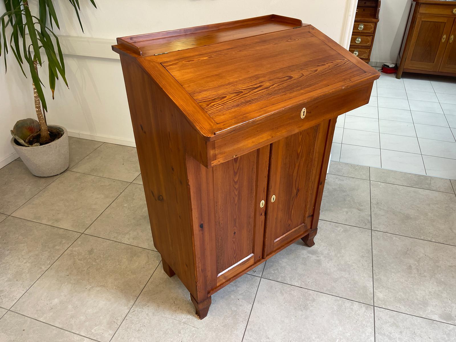 Uriger Naturholz Schreibtisch Schreibpult Zirbenholz Naturholz G1161
