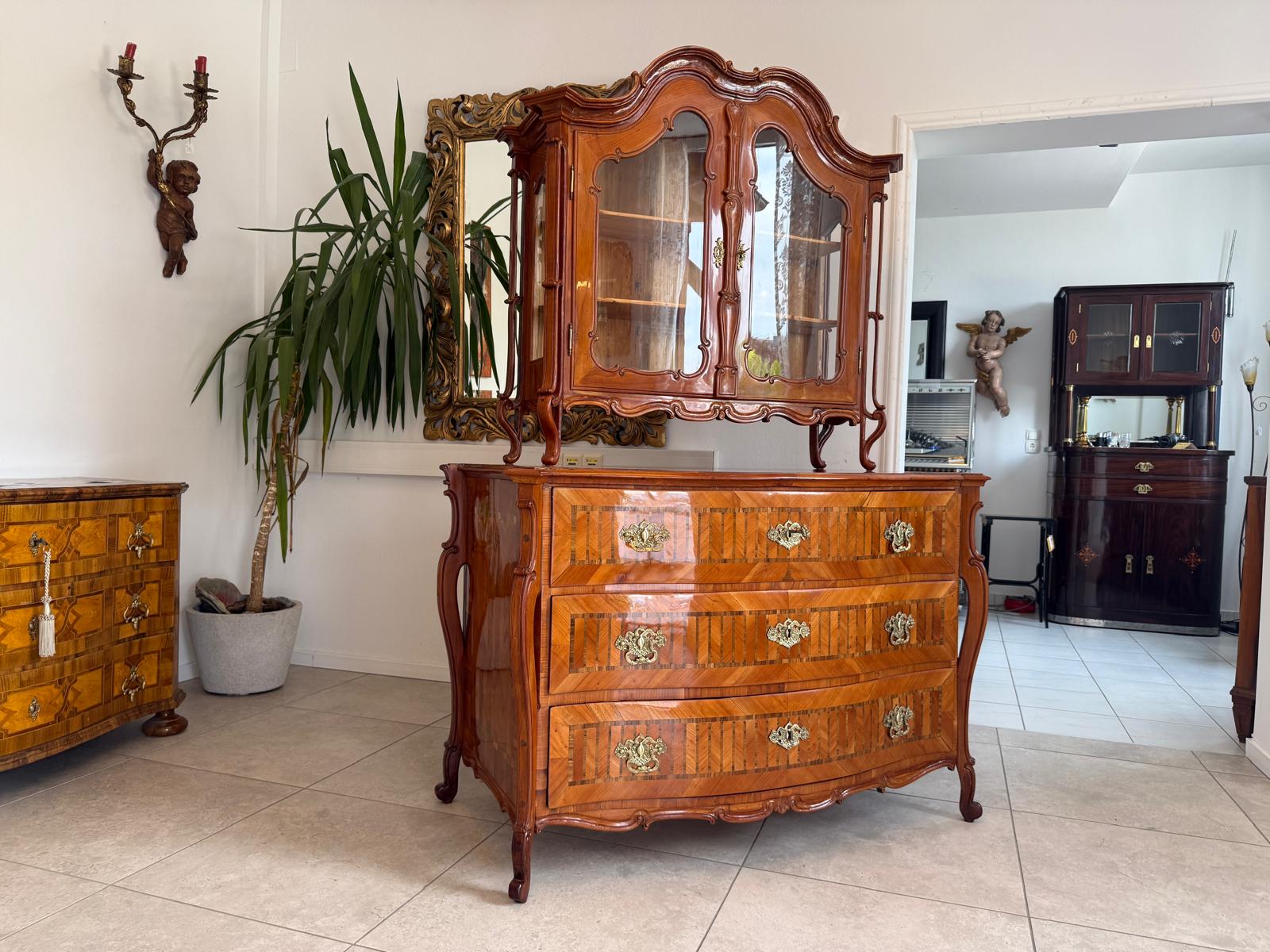 Restaurierte Josefinische Aufsatzvitrine Vitrine Österreich Marketiert D2681