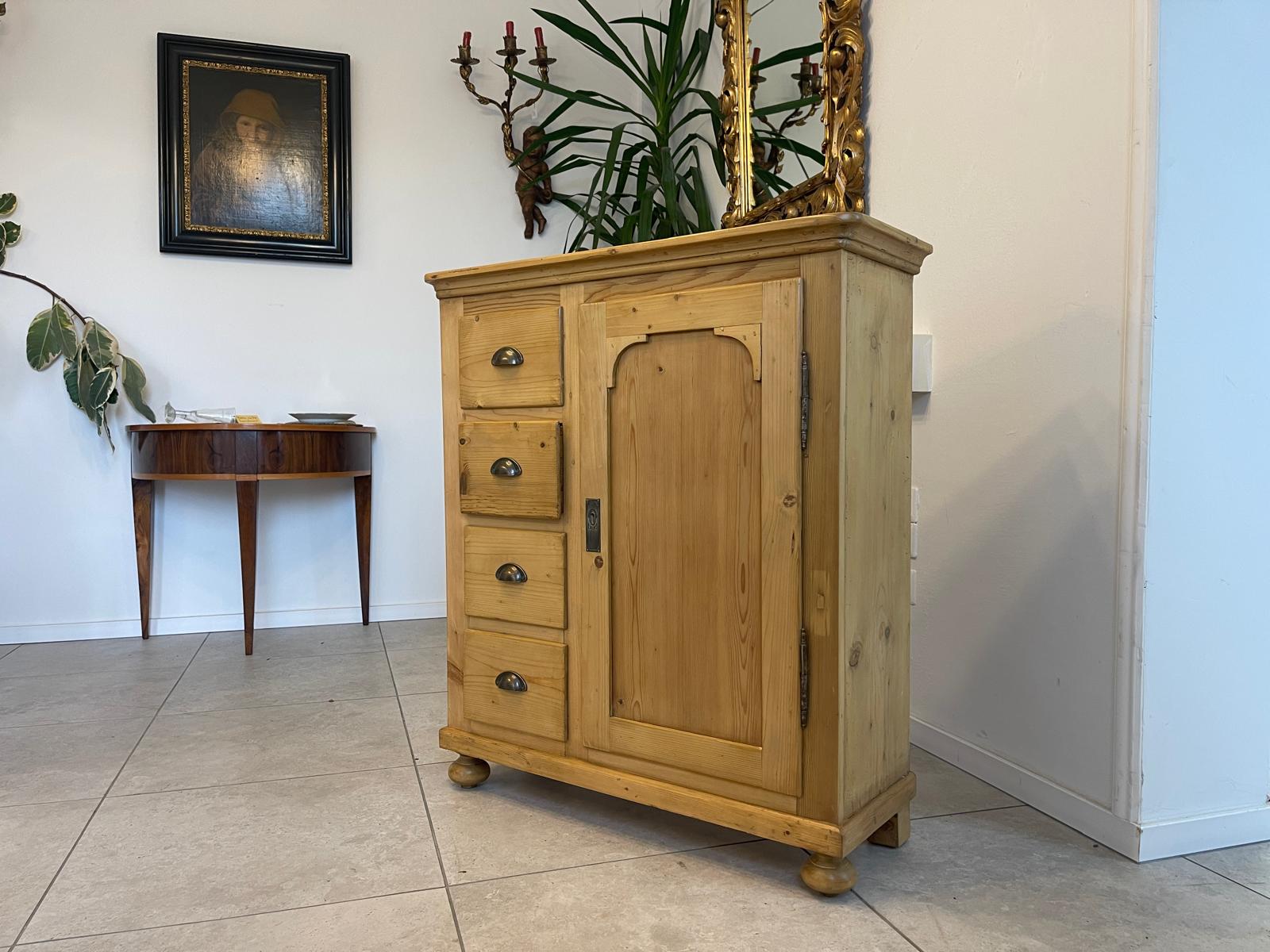 ALTER uriger Brotschrank Almerschrank Speiskasten A5477