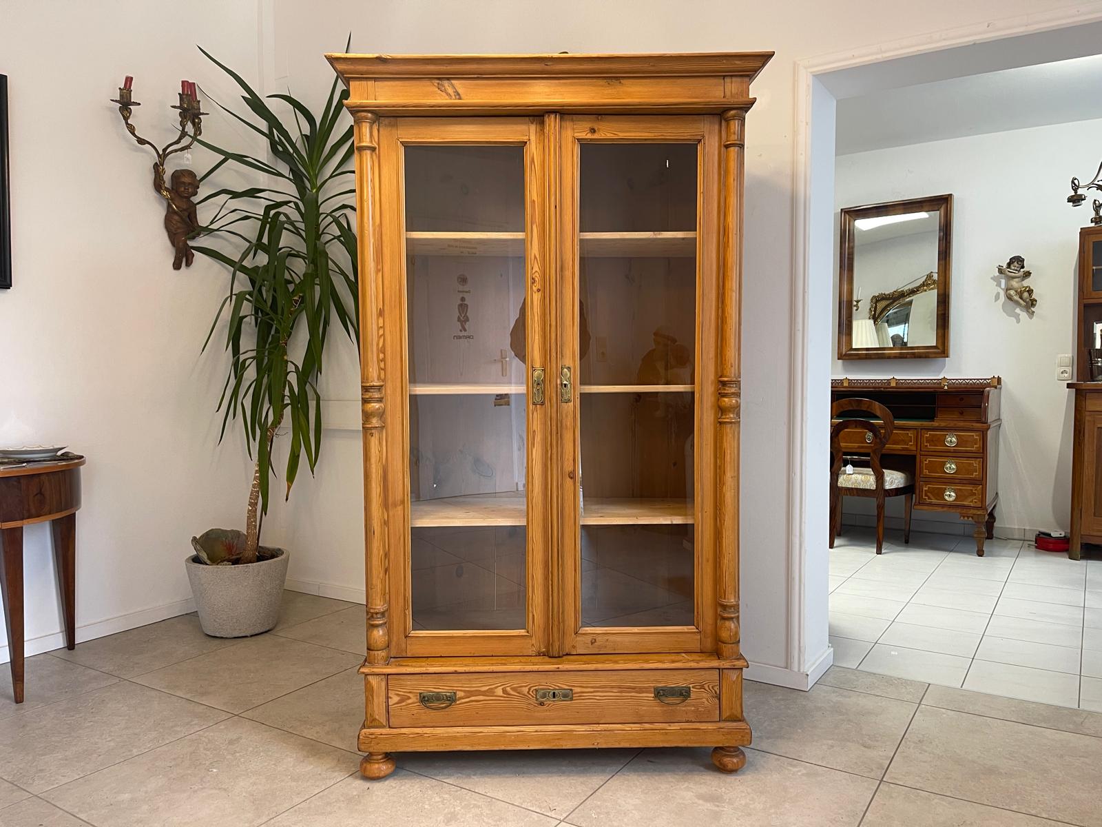 Bäuerliche Vitrine Bauernvitrine Bauernschrank Naturholz Bücherschrank Bauernmöbel G1155
