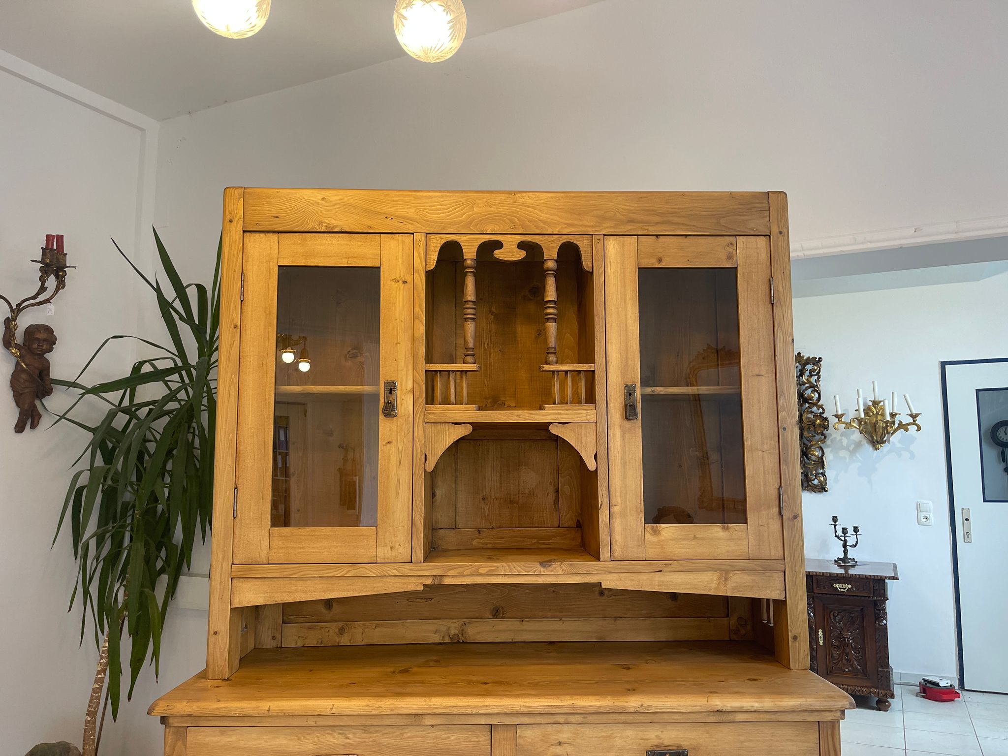 c28ce5de-9944-40aa-95d6-042d9cb2d21c Jugendstil Küchenbuffet Küchenschrank Küchenkredenz A4864