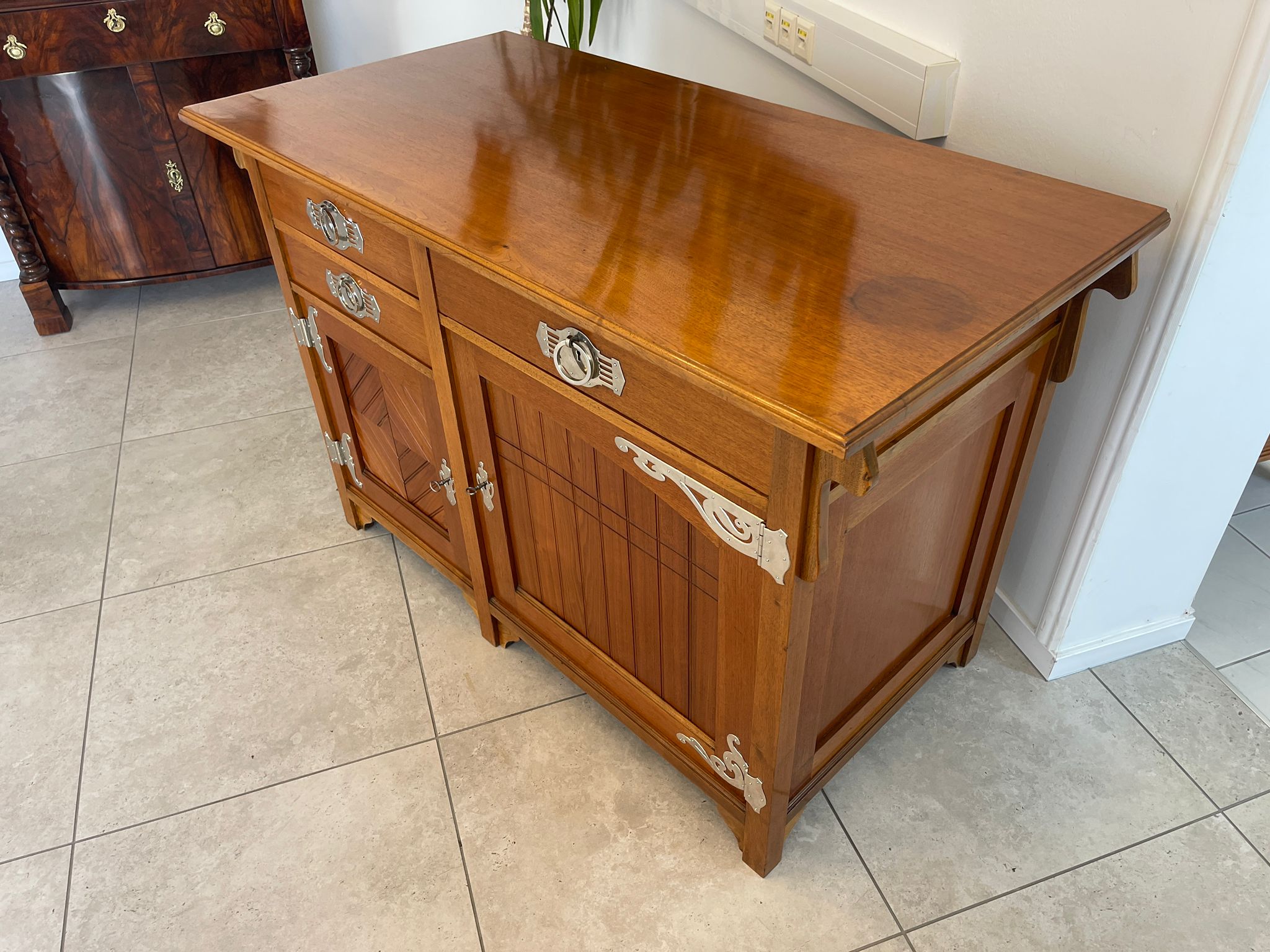 ebf17306-77b9-4382-8991-3536893e5f06 Restaurierte Jugendstil Anrichte Sideboard Antik Vintage Traum A4986