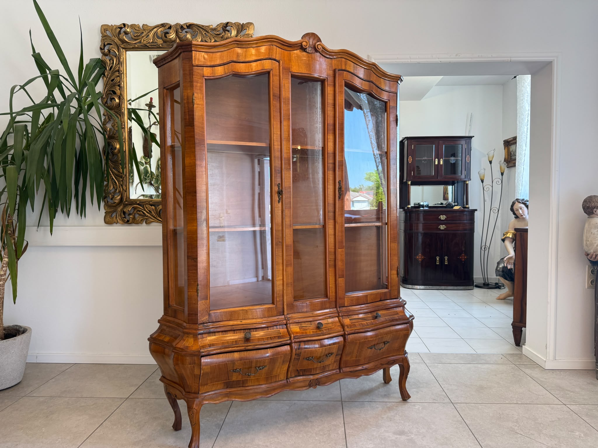 Barockstil Vitrine Intarsiert Nussholz Bücherschrank Stilschrank D2620
