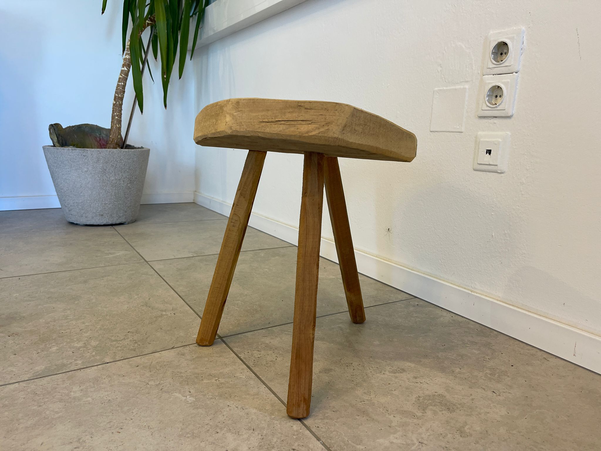 72432d1c-a724-4a38-aa37-b9788fa955ce uriger Hocker Fichtenholz Schemel Sitzhocker A4823