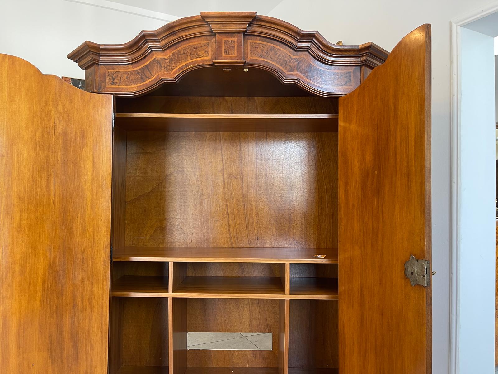 Barockstil Schrank Intarsiert Nussholz Bücherschrank Stilschrank G1714