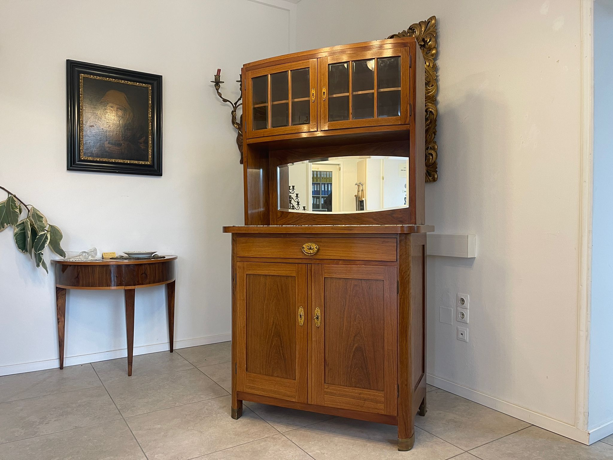 42dba709-b4b0-4ede-8ac7-dee963e9d8e9-1 Originale Jugendstil Kredenz Vitrine Bücherschrank Vintage Design A5054