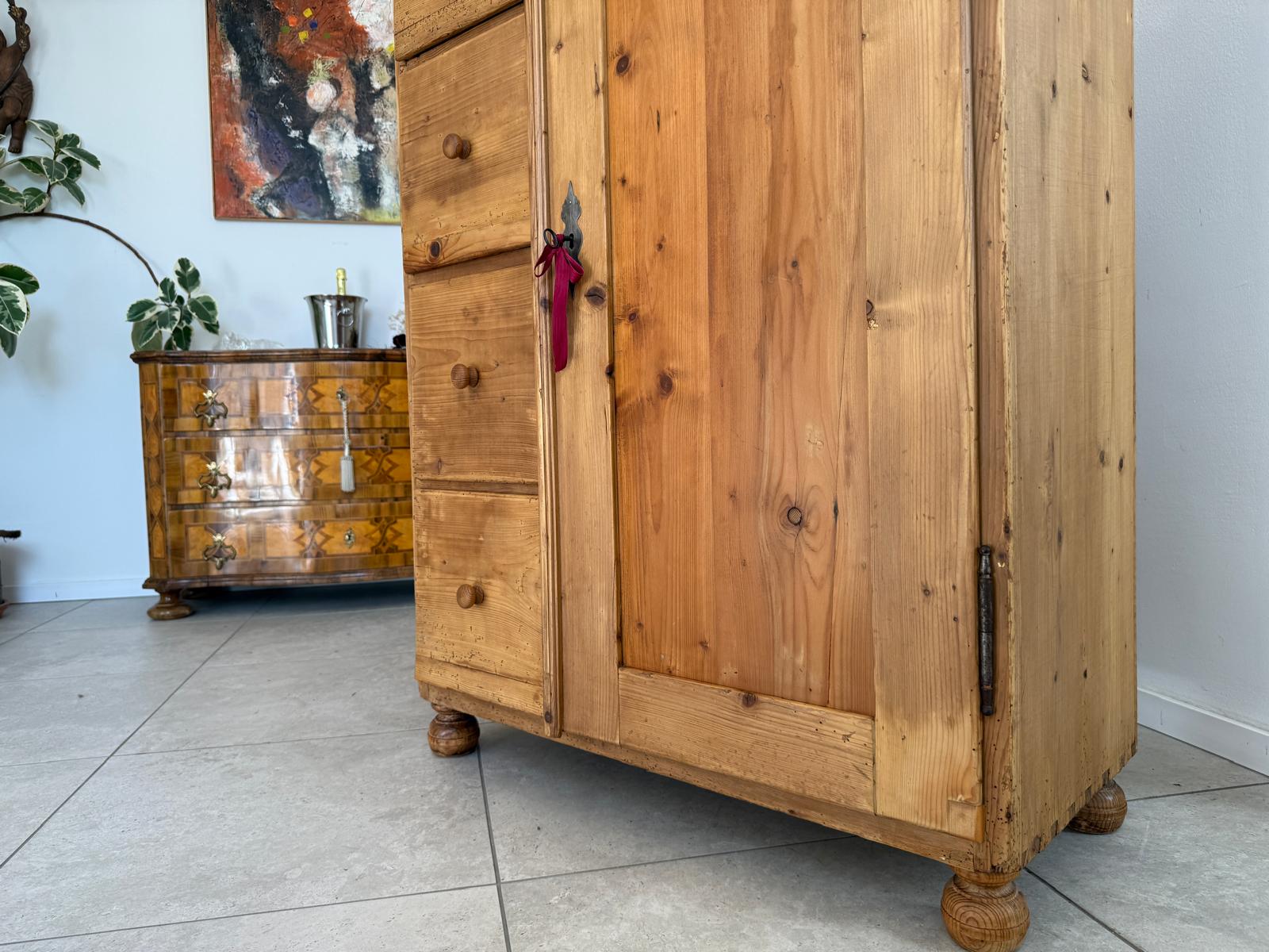 Uriger Biedermeier Brotschrank Almerschrank Speiskasten Bauernkasten D2783