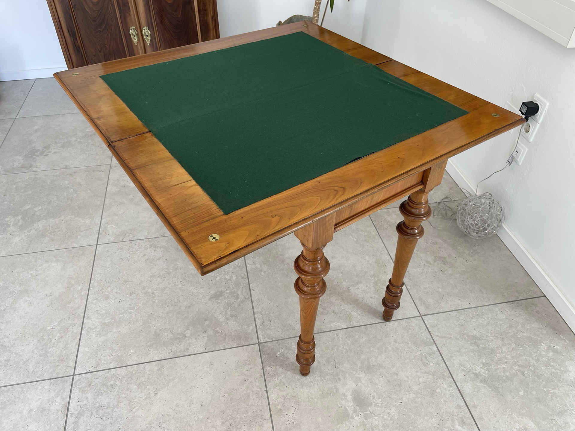 Bauernschrank-Bauernkasten_157Oai3dZzRF0AA Gründerzeit Klapptisch Beistelltisch B1583