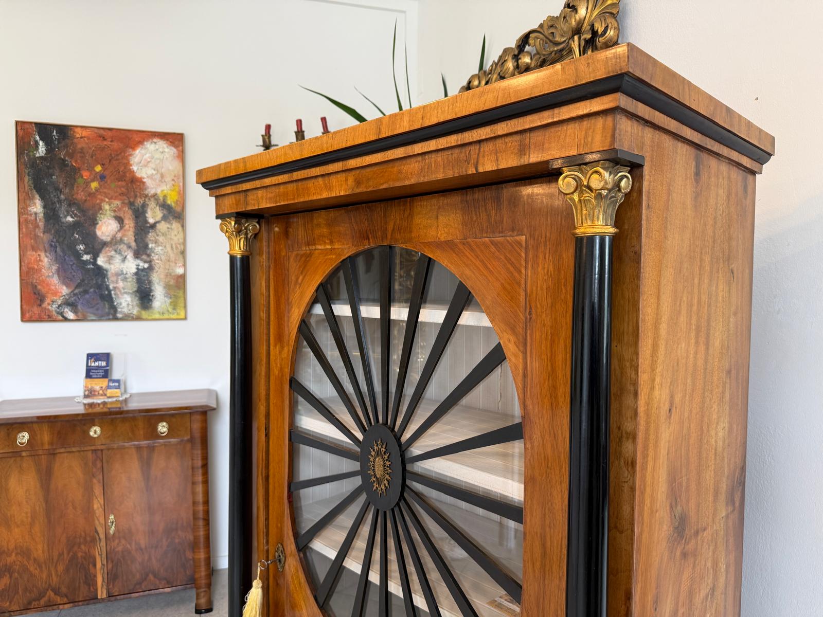 Empire Vitrine Sonnenvitrine Bücherschrank Bibliotheksschrank Nussholz D2355