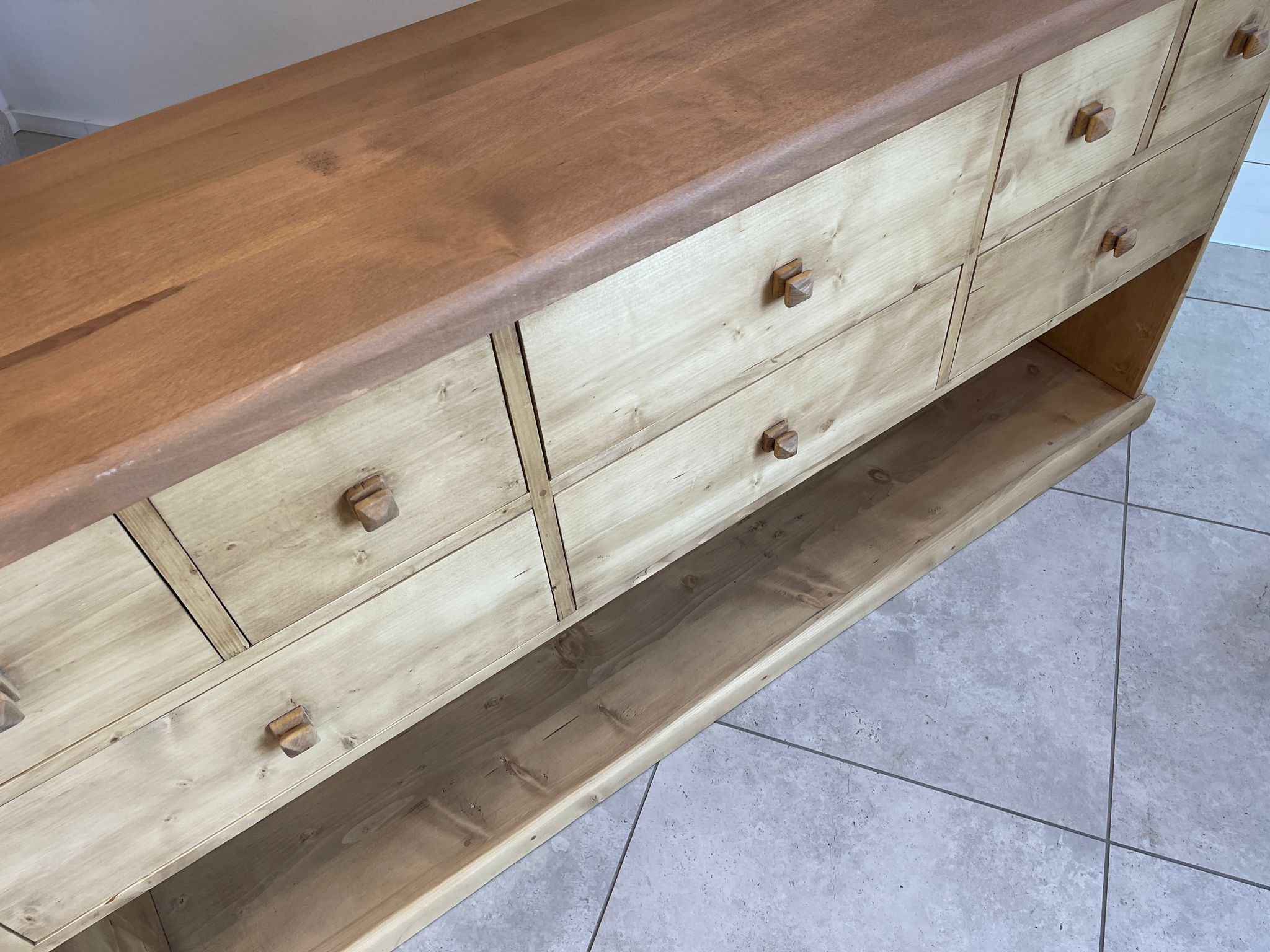 409013db-6de2-4aa4-a50e-331e951784b2 urige massive 8 Ladenkommode Apothekerschrank A4115