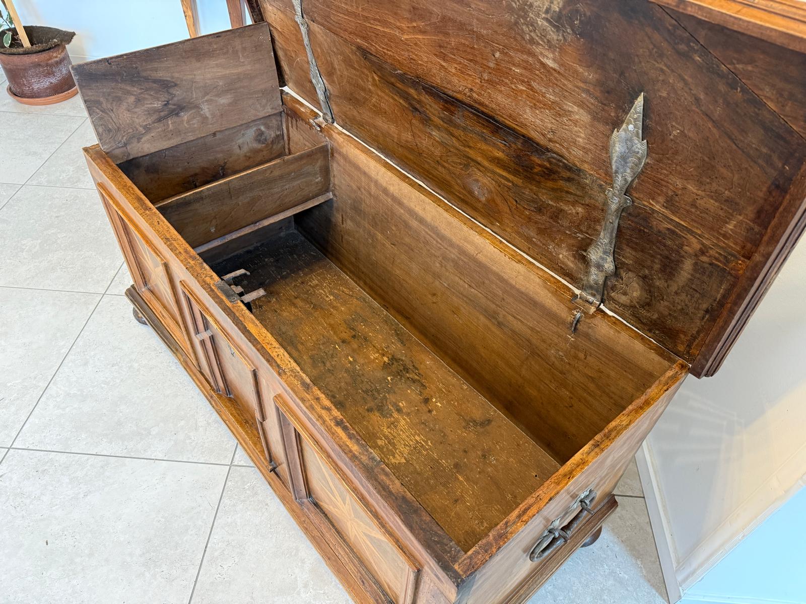 Authentische Barock Truhe Eisenbeschlagen Hartholz Antiquität G2222