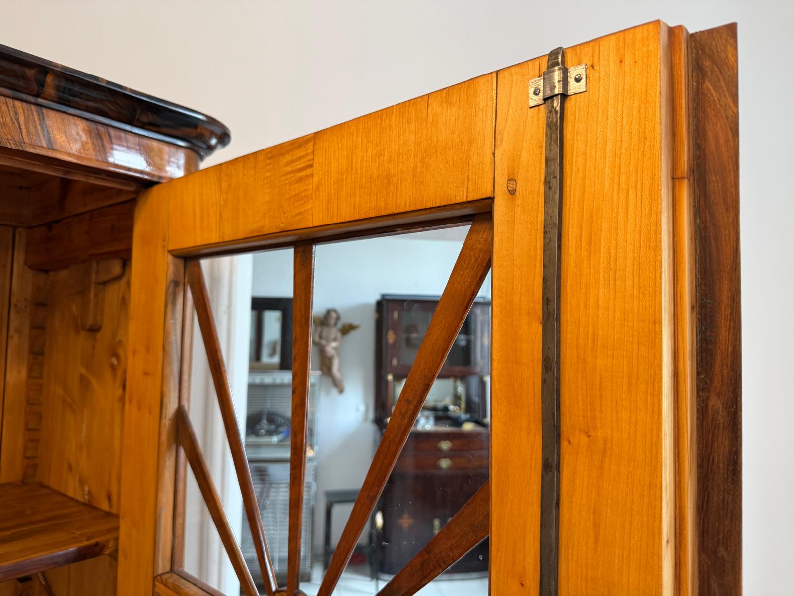 Sale Biedermeier Vitrine Sonnenvitrine Bibliotheksschrank Nussholz D2677