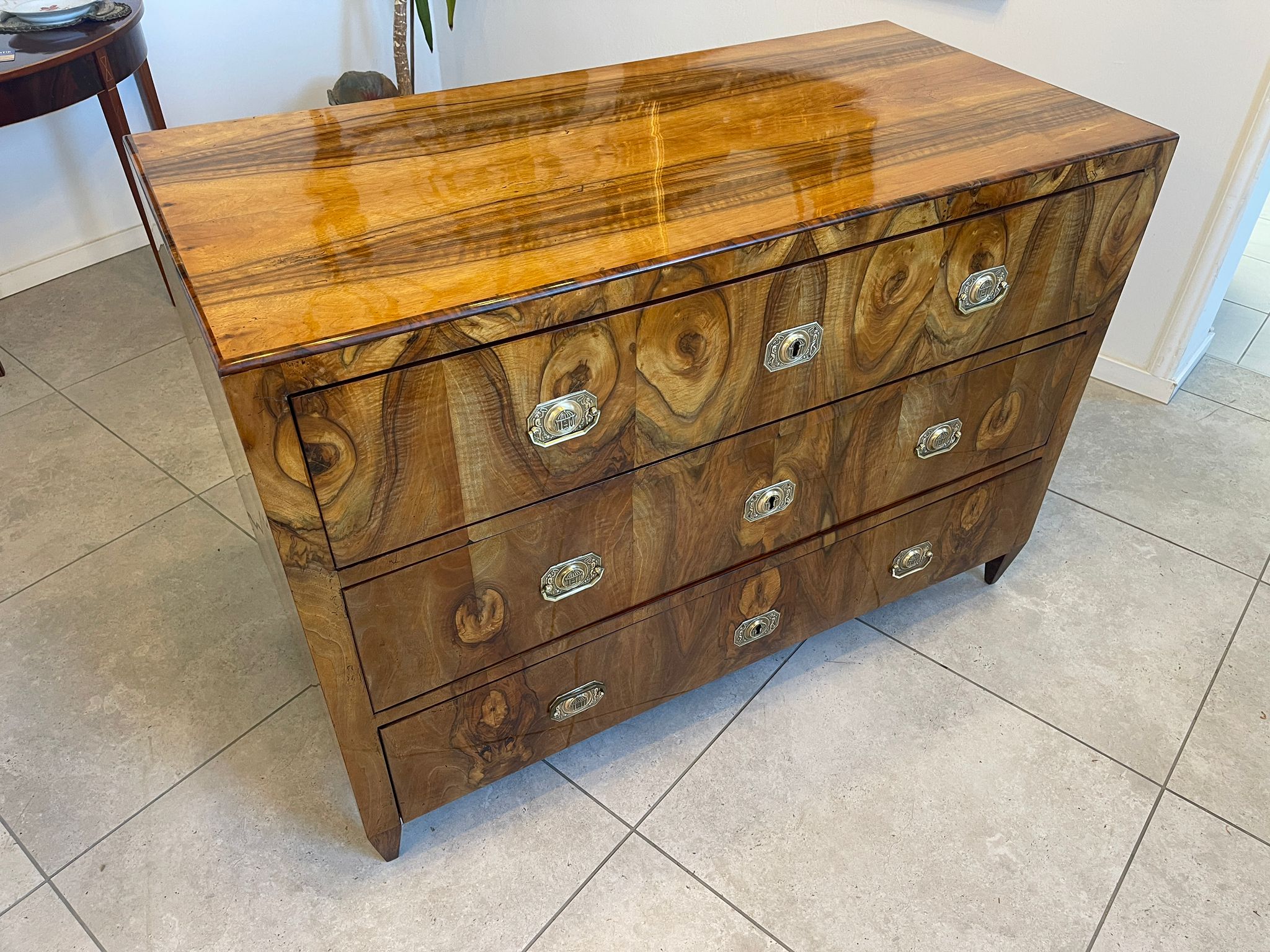 c2be9874-8842-45e7-9e19-9e7c7f1bde1c Sale Restaurierte Biedermeier Kommode Nussholz Antiquität A5104