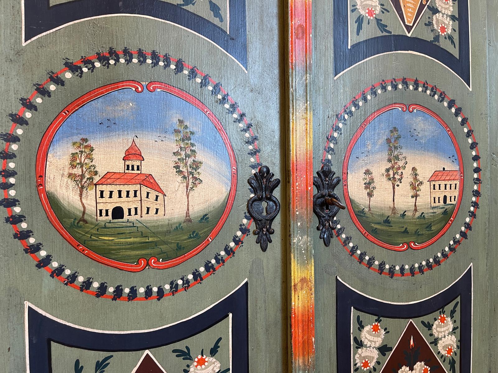 Handbemalter Bauernschrank mit Blumendekor, antiker Bauernkasten G1306