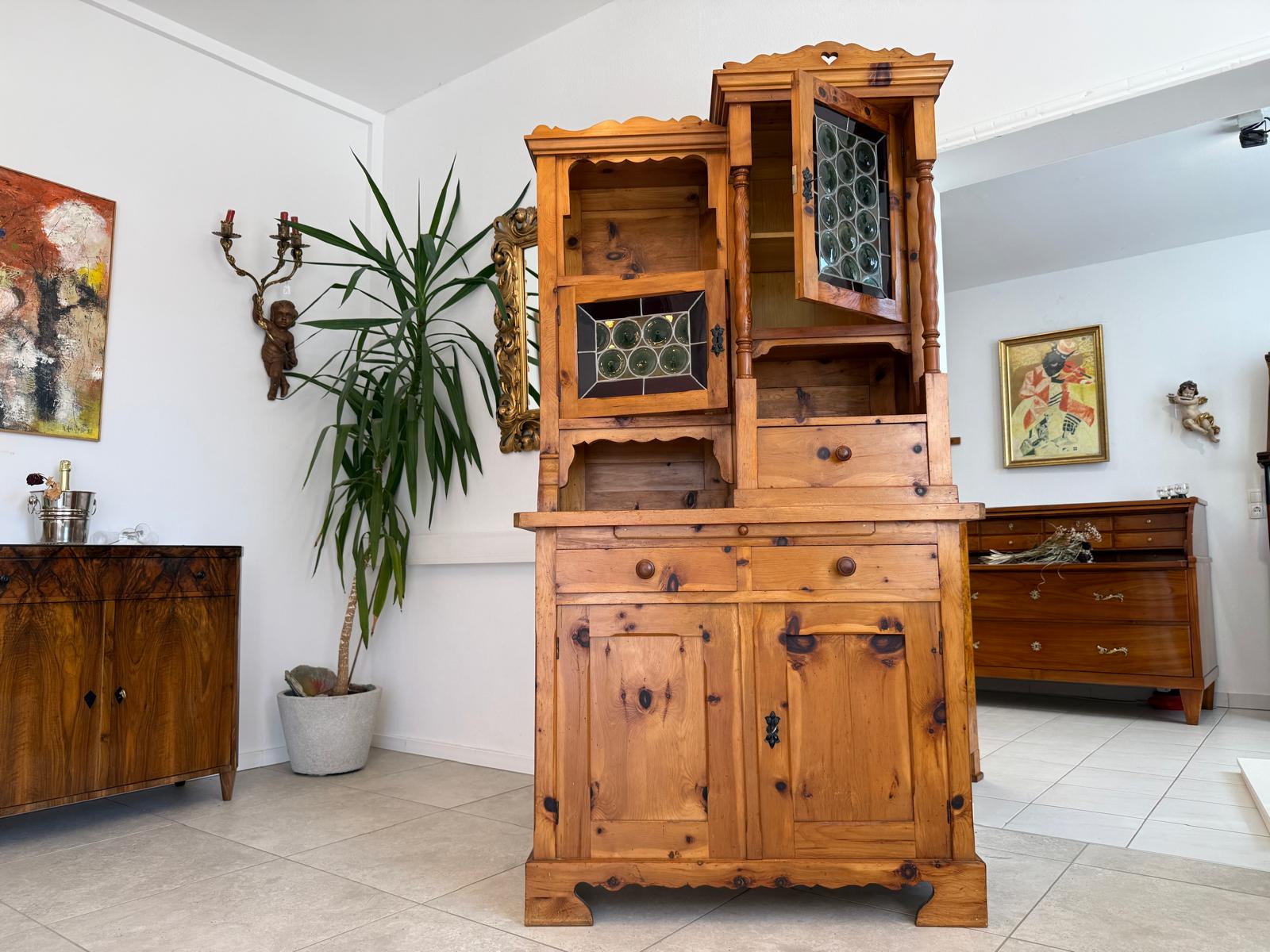 Urige Zirbenholz Kredenz Küchenvitrine Butzenglas Küchenschrank G1914