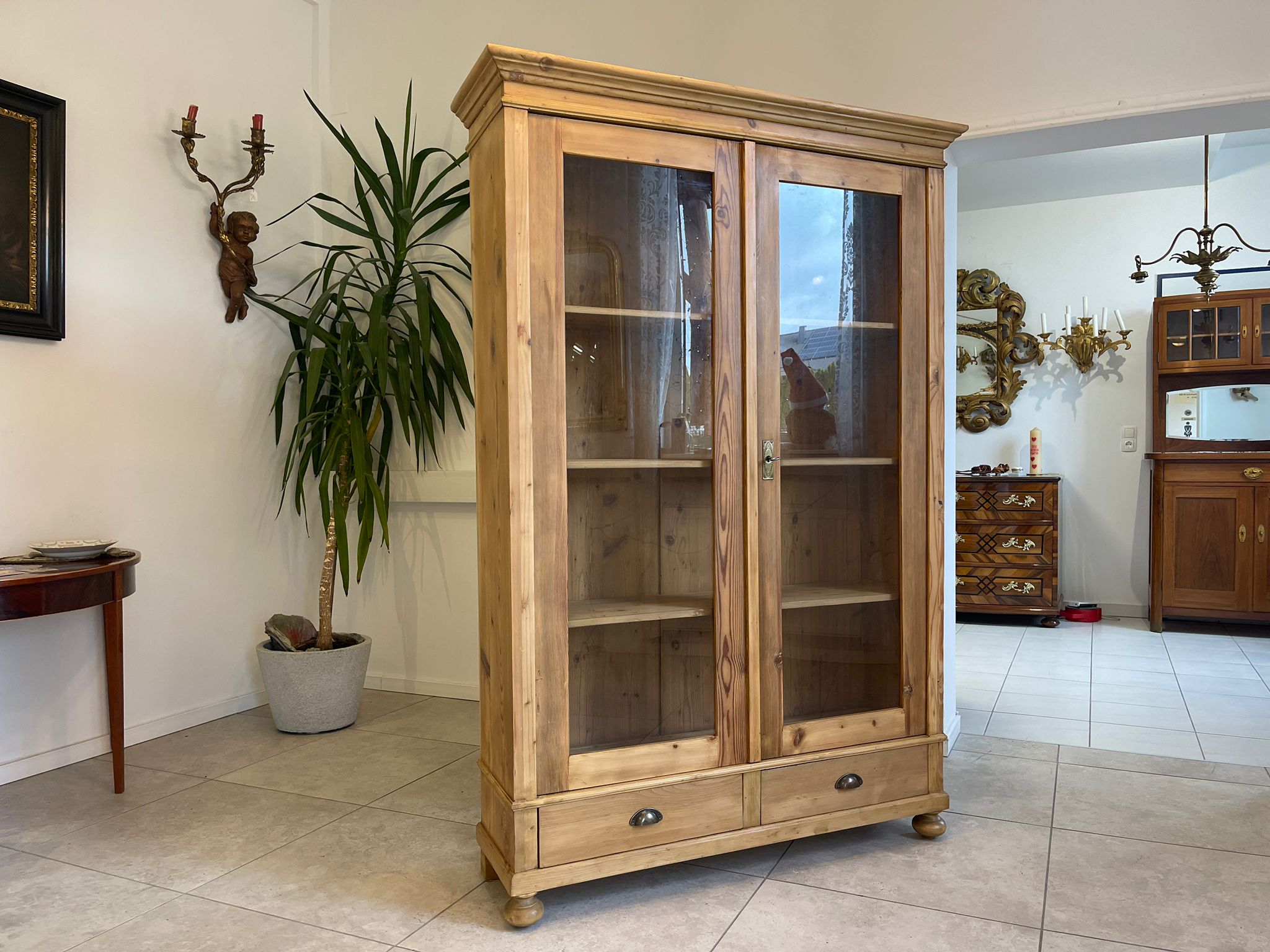 98c2bb0d-82e2-4c4c-a7f9-8022acd99696 Restaurierte Jugendstil Vitrine Bauernvitrine Bauernschrank A5094