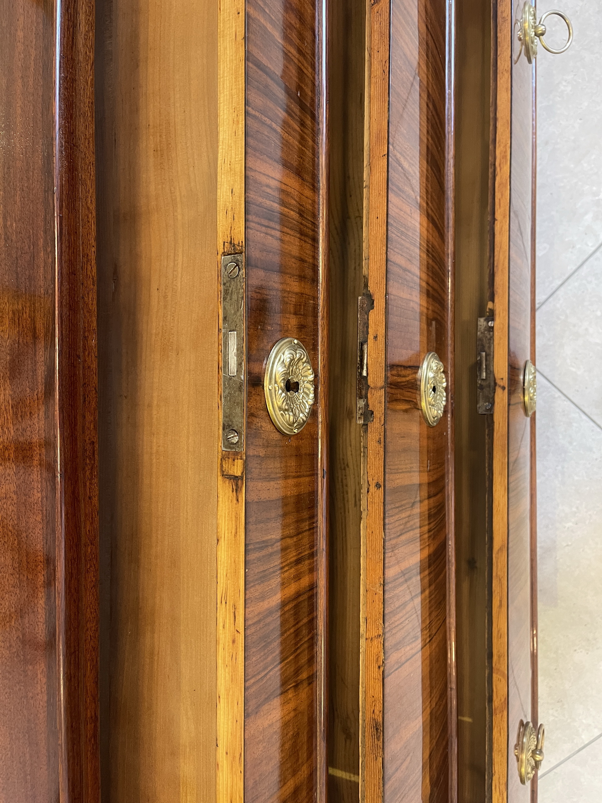 Biedermeier-Barock-54 Restaurierte Nussholzfurnierte Biedermeier Schreibkommode A4021