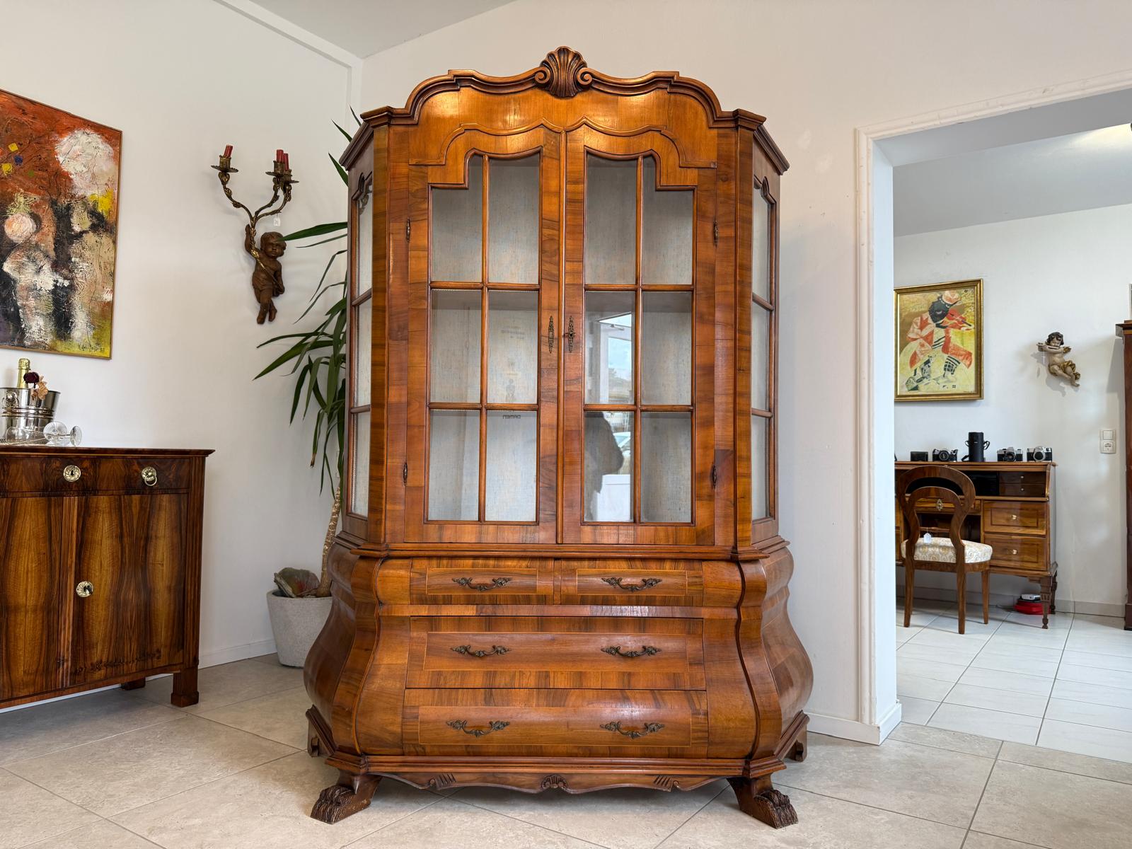 Barockstil Vitrine Nussholz Glasschrank Bücherschrank G2103