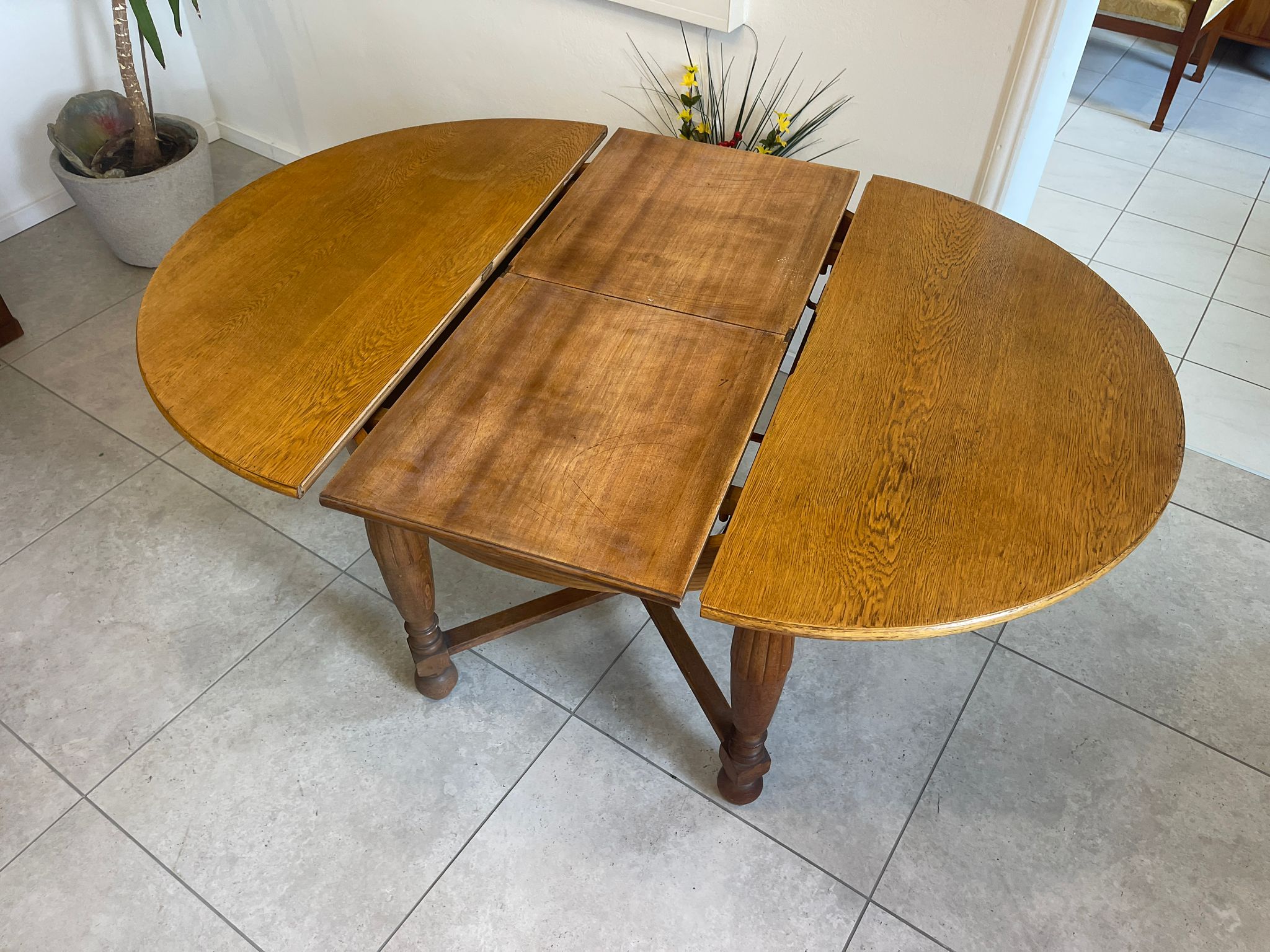 2d412a66-1483-445b-bd8b-42cdca840a1a Runder Jugendstil Tisch Beistelltisch Auszugtisch Eichenholz A4767
