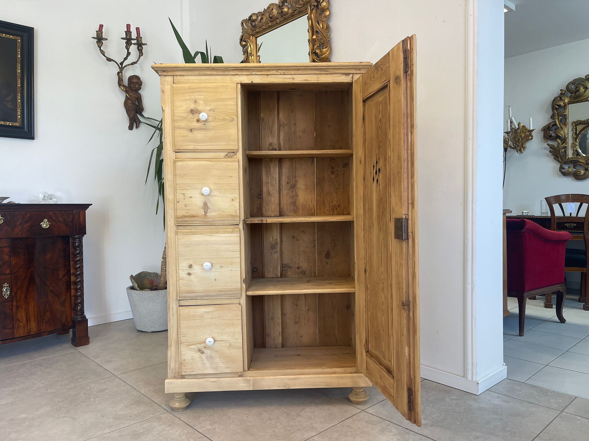 711d8f7e-ac0f-4b74-9353-c39a9c19ce02 ALTER uriger Brotschrank Almerschrank Speiskasten A4964