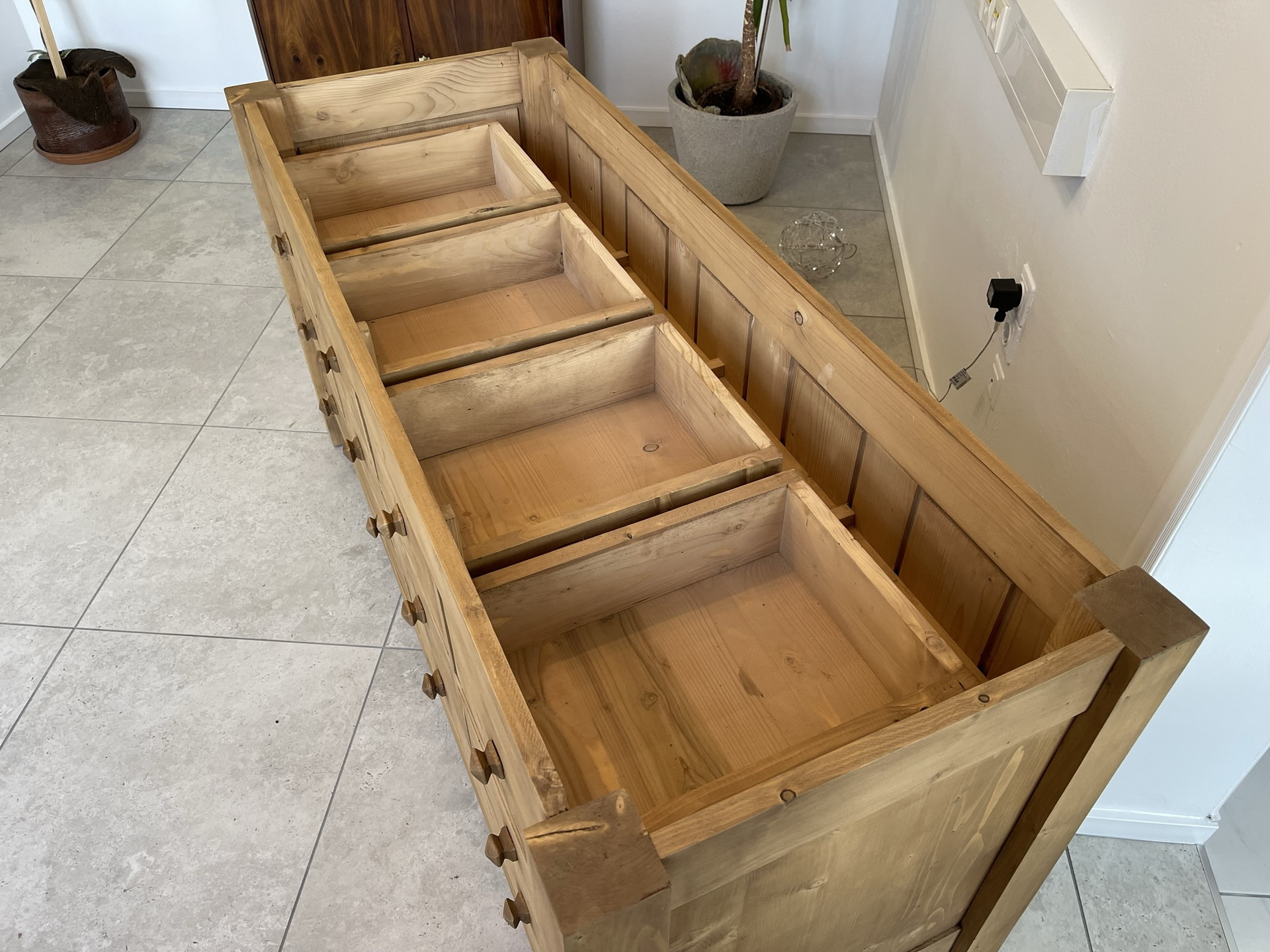 barock-biedermeier_111RJndISNrBNuNM Urige Antike Hobelbank, Alte Werkbank aus Eichenholz mit Ladenelement B1192