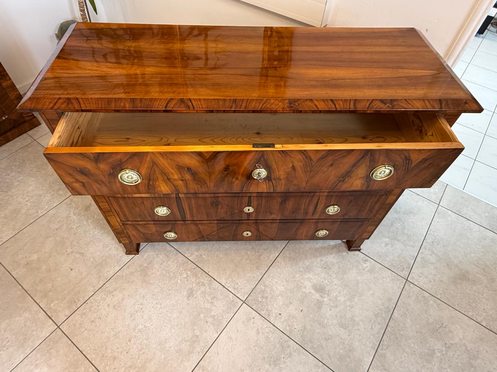 Biedermeier Kommode 4 Ladenkommode Nussholz Antiquität Restauriert D2478