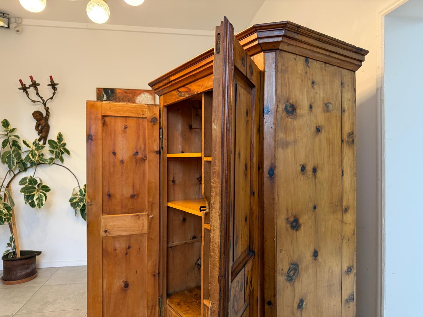 Antiker Zirbenholz Kasten Schrank Kleiderkasten Antik Feuerschrank D1158