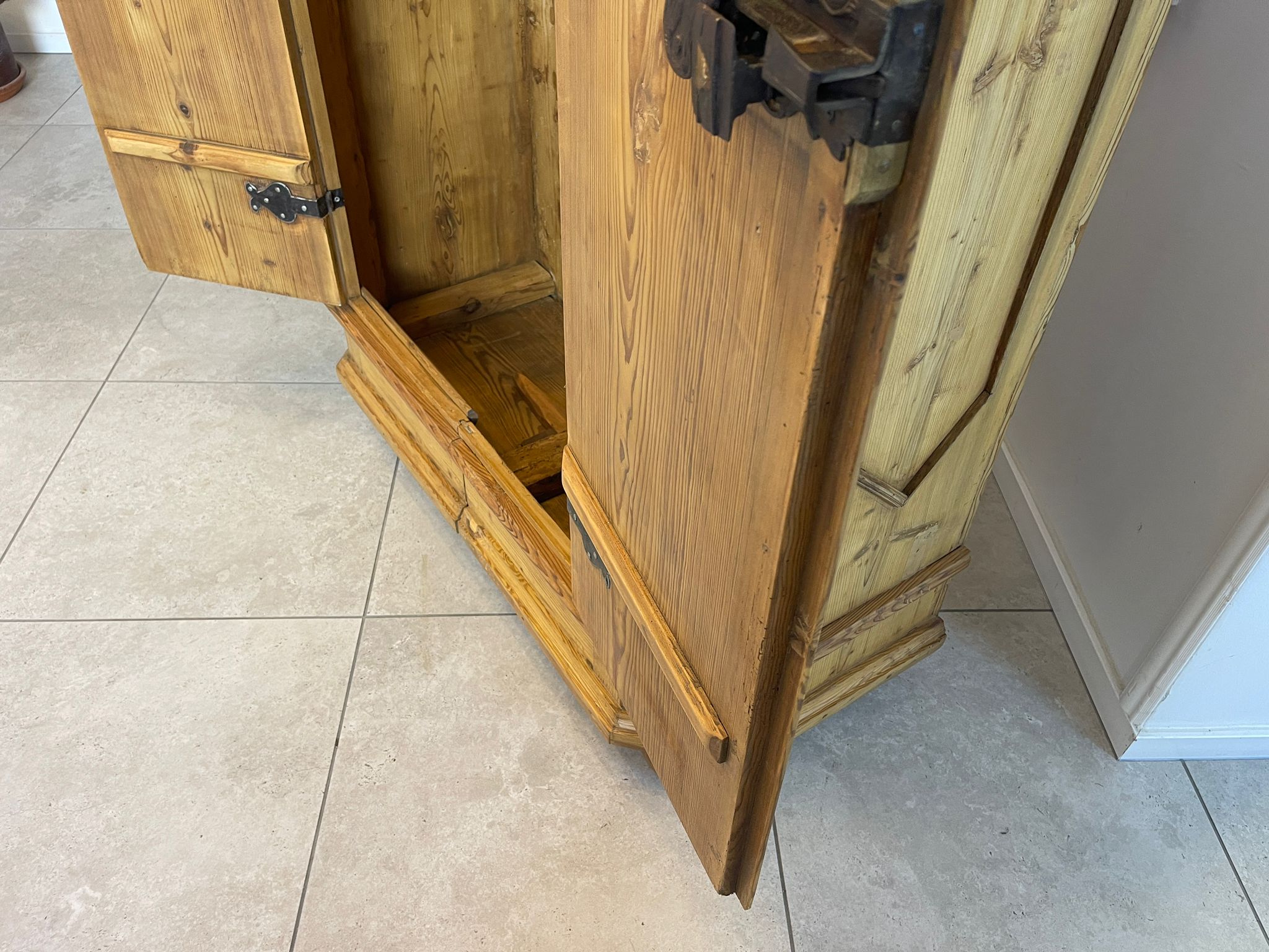 767e4071-489c-4dea-a6cc-24e9a856ebe0 Bauernschrank Barockschrank Barock Hallenschrank Kasten A4975