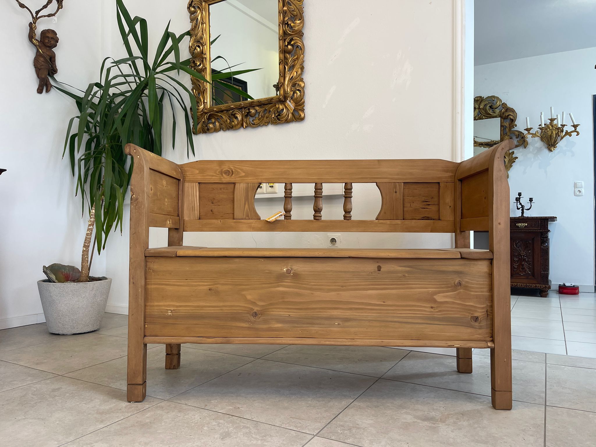 258f6719-82d3-4cb6-8856-ffd3ad64cfc4 Provinzielle Biedermeier Truhenbank Landhausbank A4861