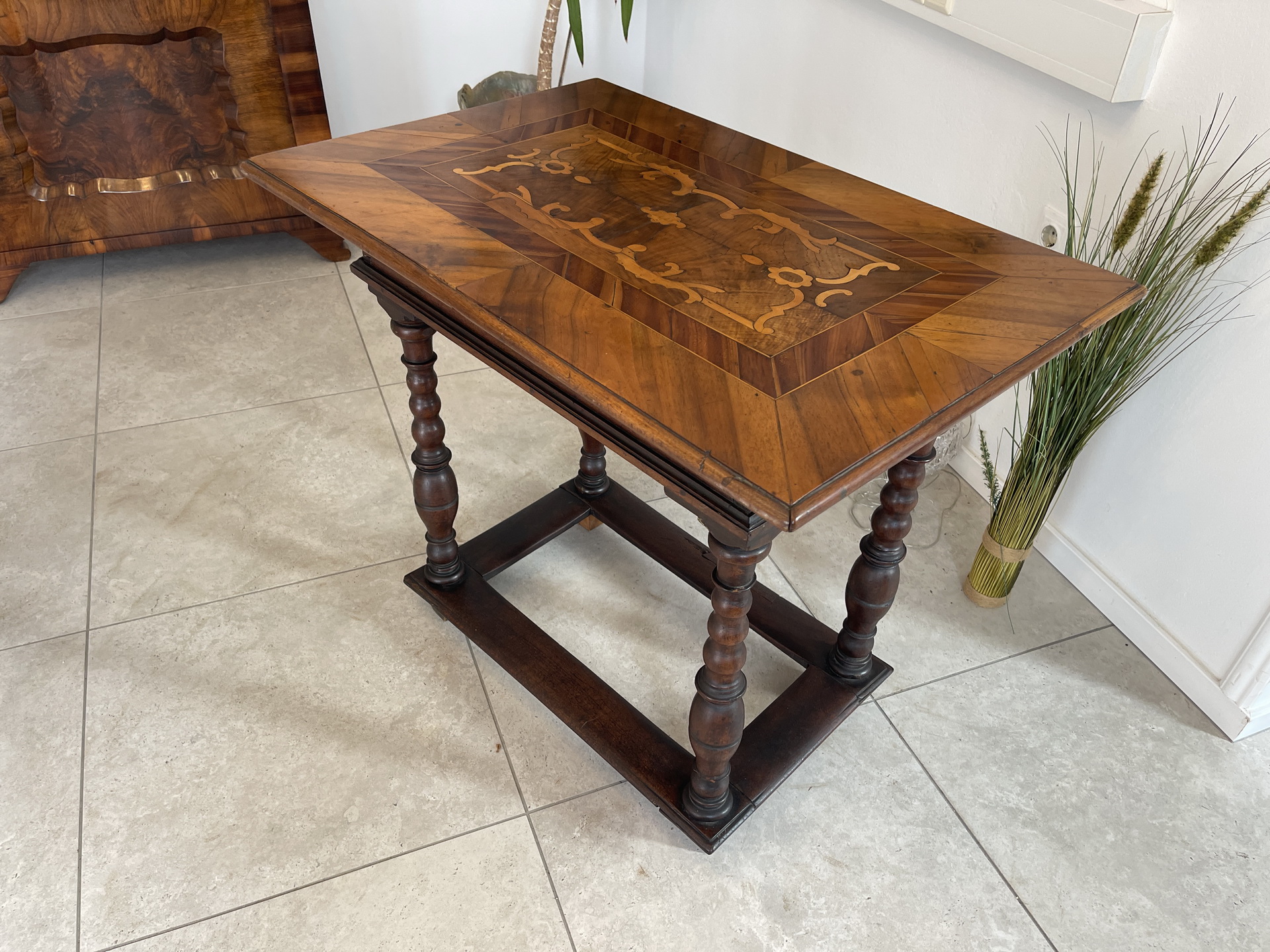 Barock-Biedermeier-177 Originaler Barock Beistelltisch Antik Spieltisch aus Nussholz A4195