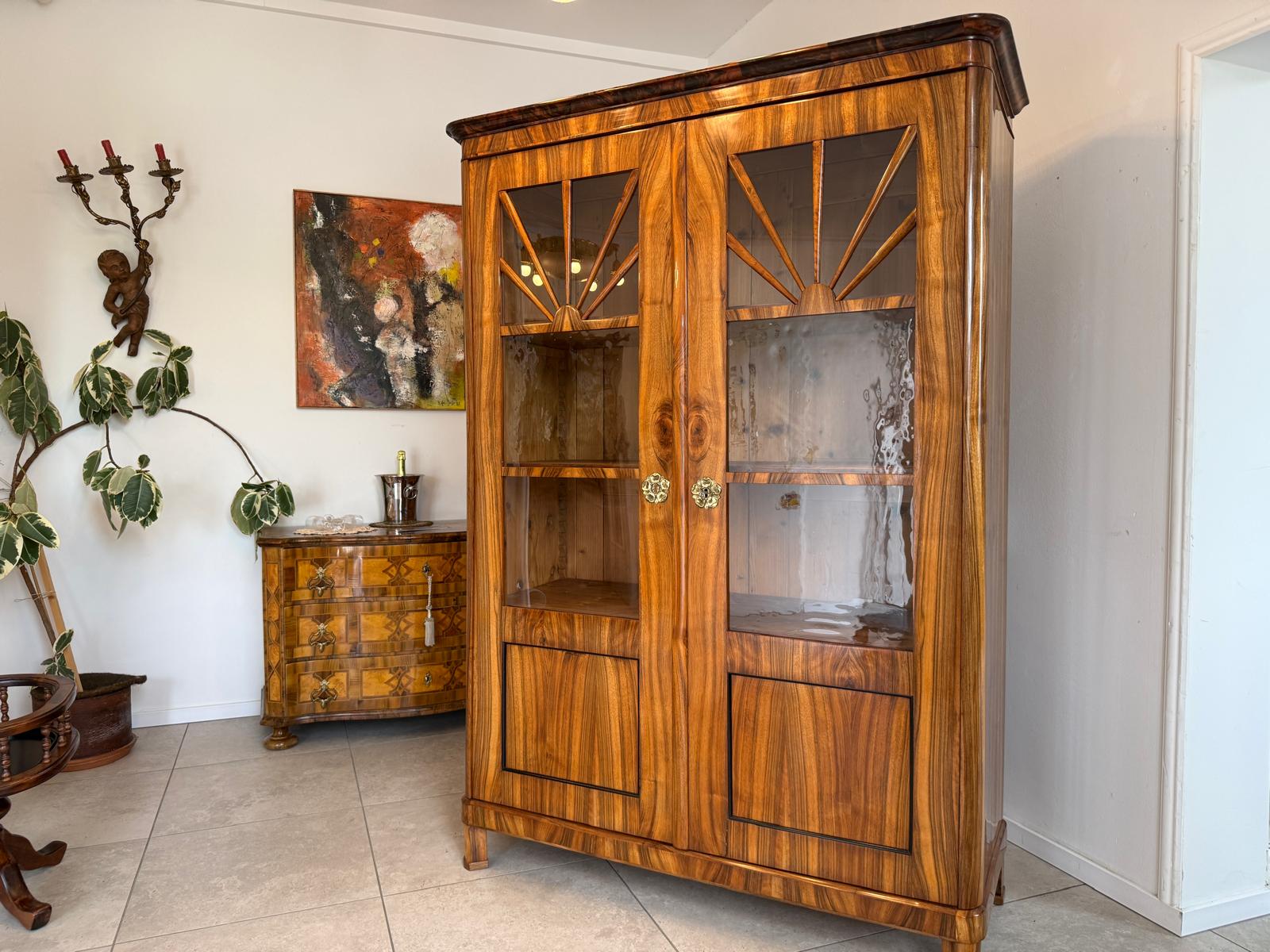 Sale Biedermeier Vitrine Sonnenvitrine Bibliotheksschrank Nussholz D2677