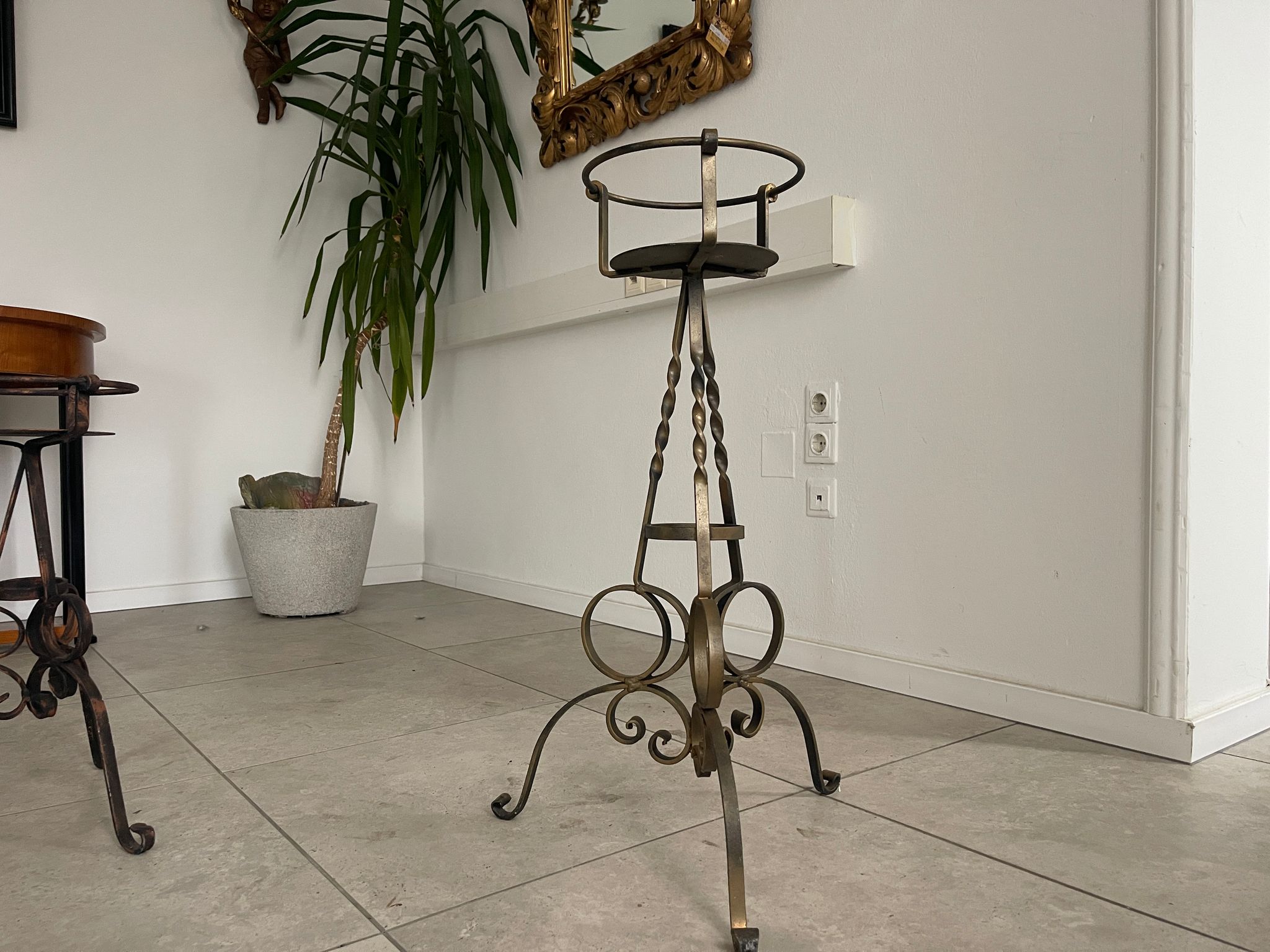 Schmiedeeisernes Postament Blumentisch Postament G1227