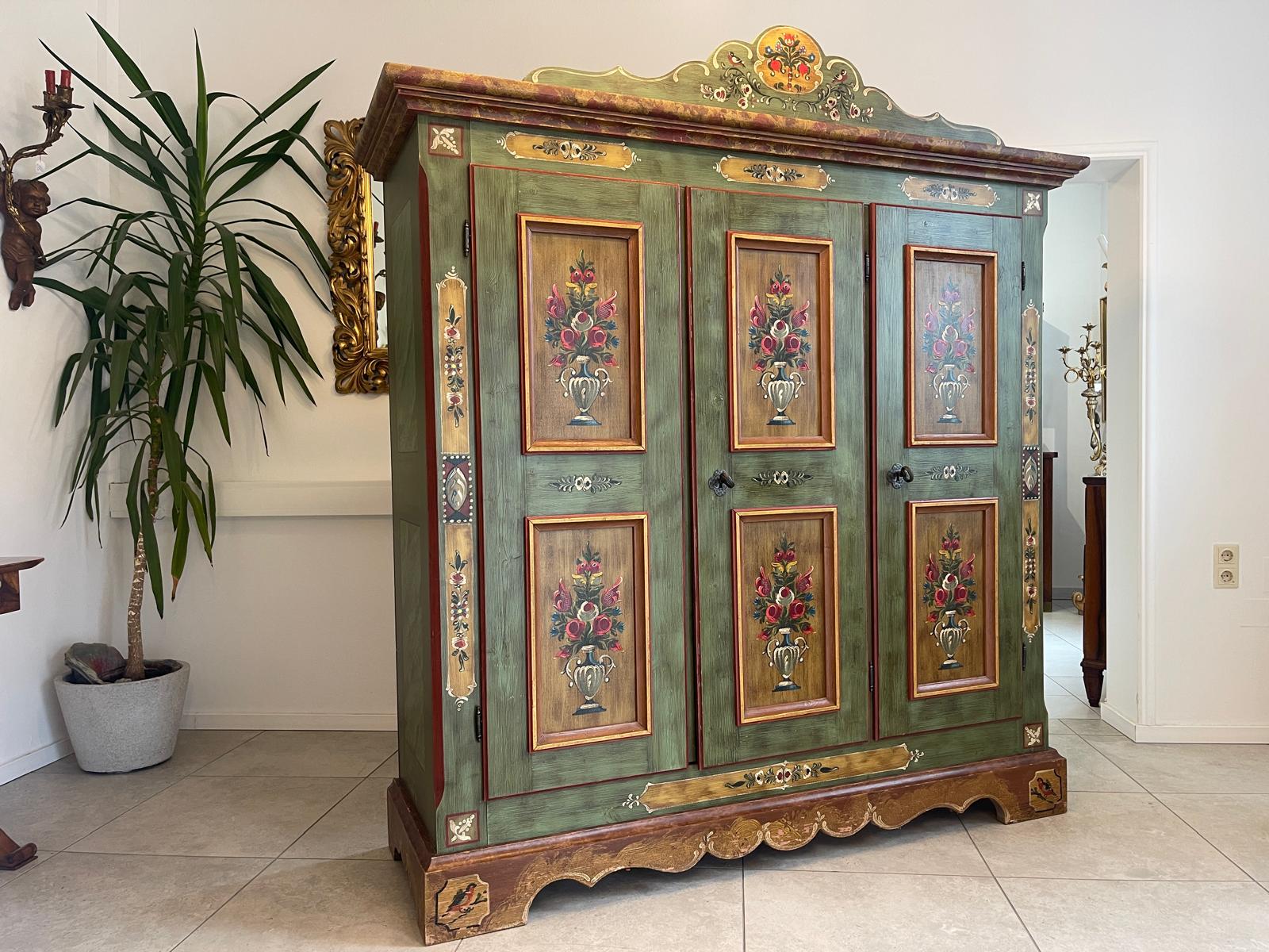 Handbemalter Voglauer Schrank Bauernschrank Anno 1800 Altgrün G1603