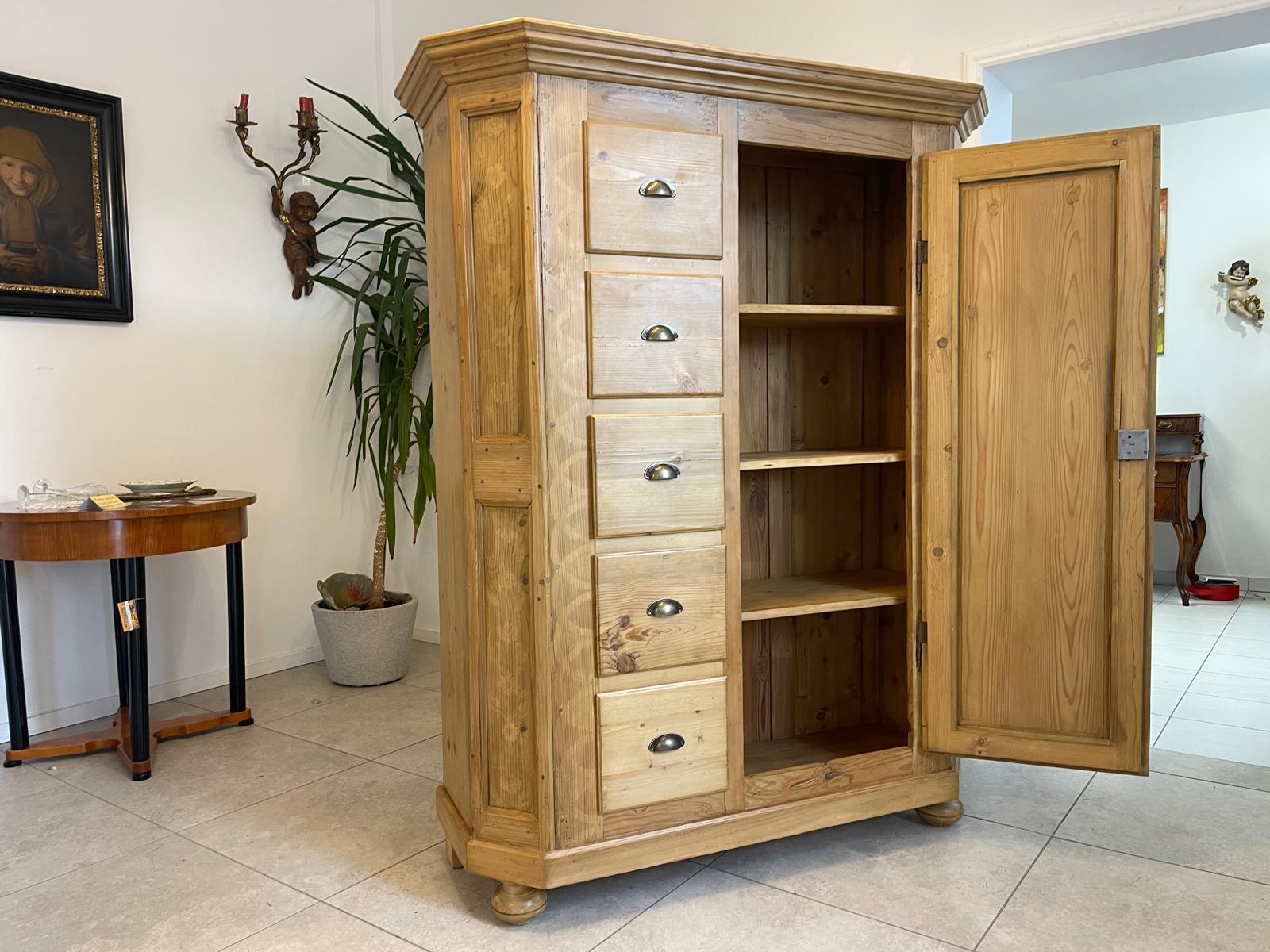 Bäuerlicher uriger Brotschrank Almerschrank Speiskasten Bauernkasten G1259