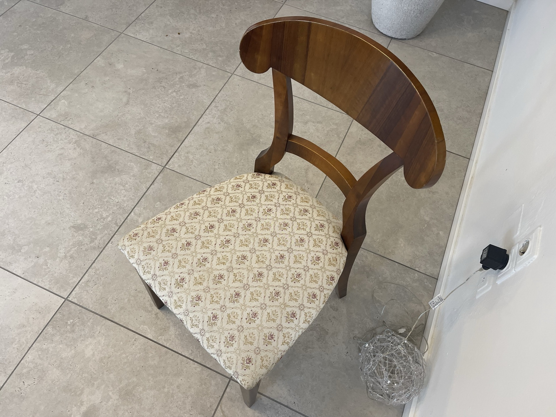 Bauernschrank_05 Biedermeier Sessel Nussholz Schaufelsessel B1495-1