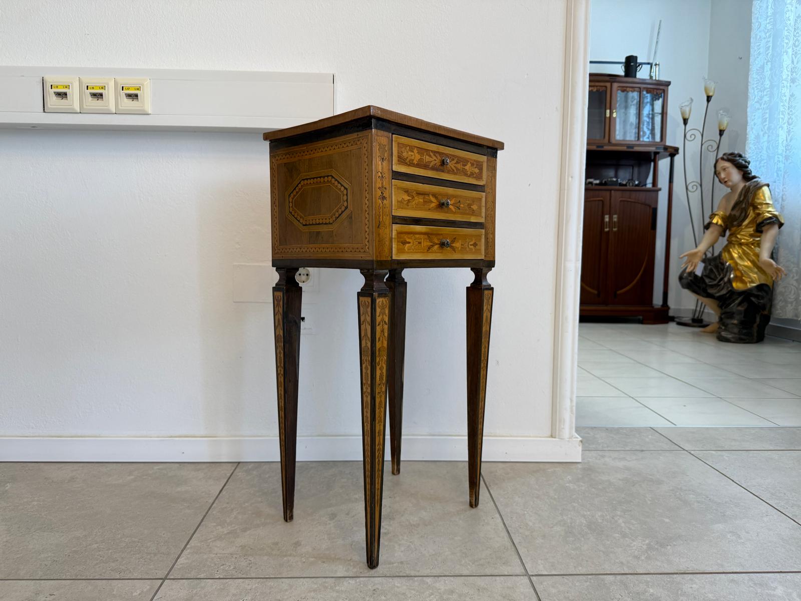 Originaler Barock Tisch Antik aus Nuss, Spieltisch, sehr schöner Zustand G1952