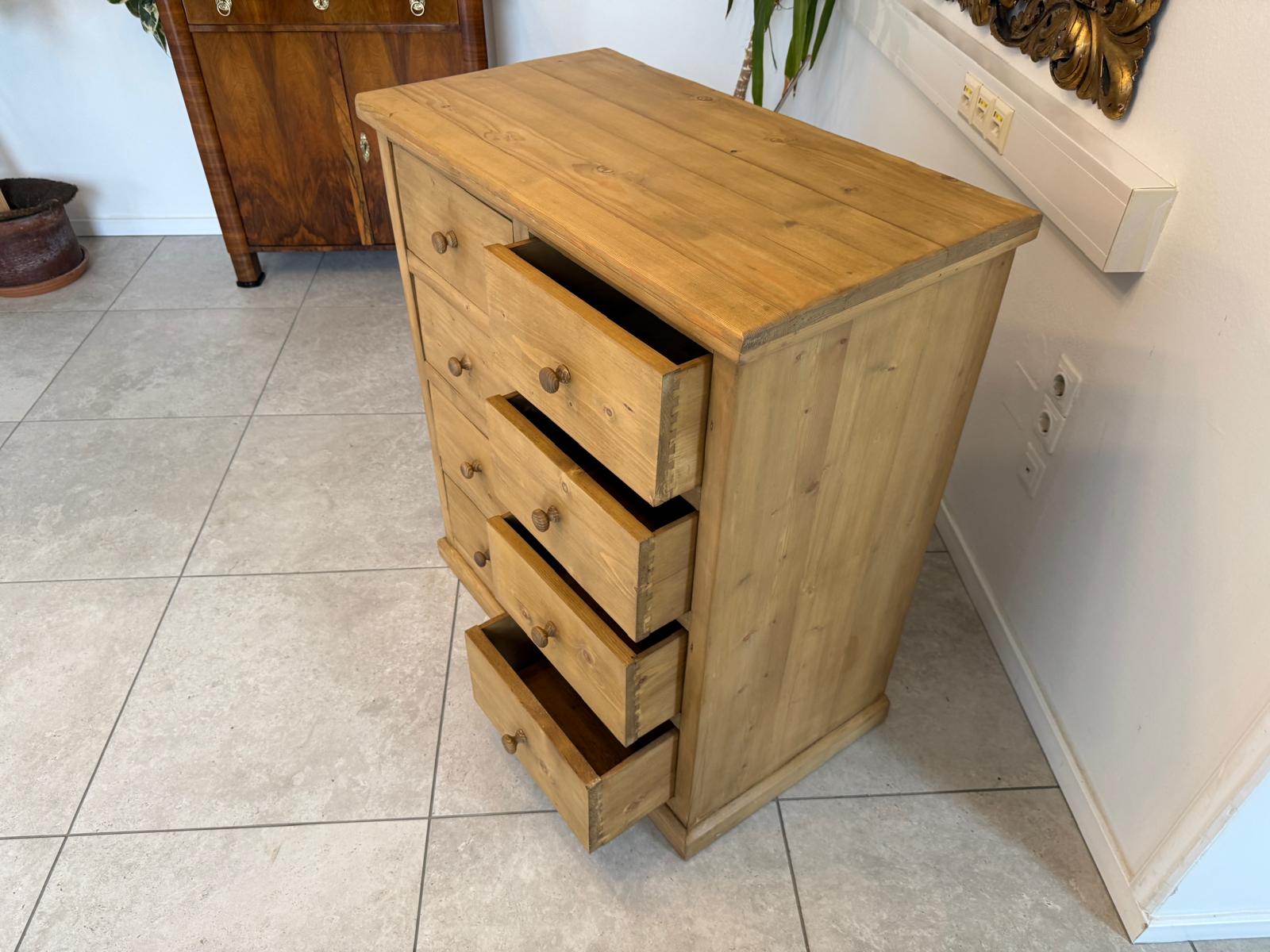 Bäuerliche 8 Ladenkommode Apothekerschrank Altholzkommode Weichholz D2307