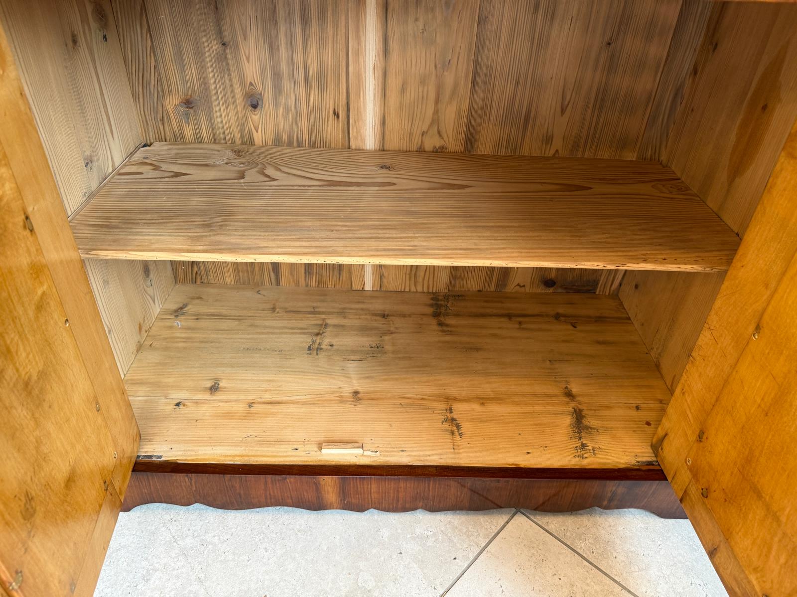 Sale Restaurierte Biedermeier Anrichte Trumeau Nussholz G1832-1