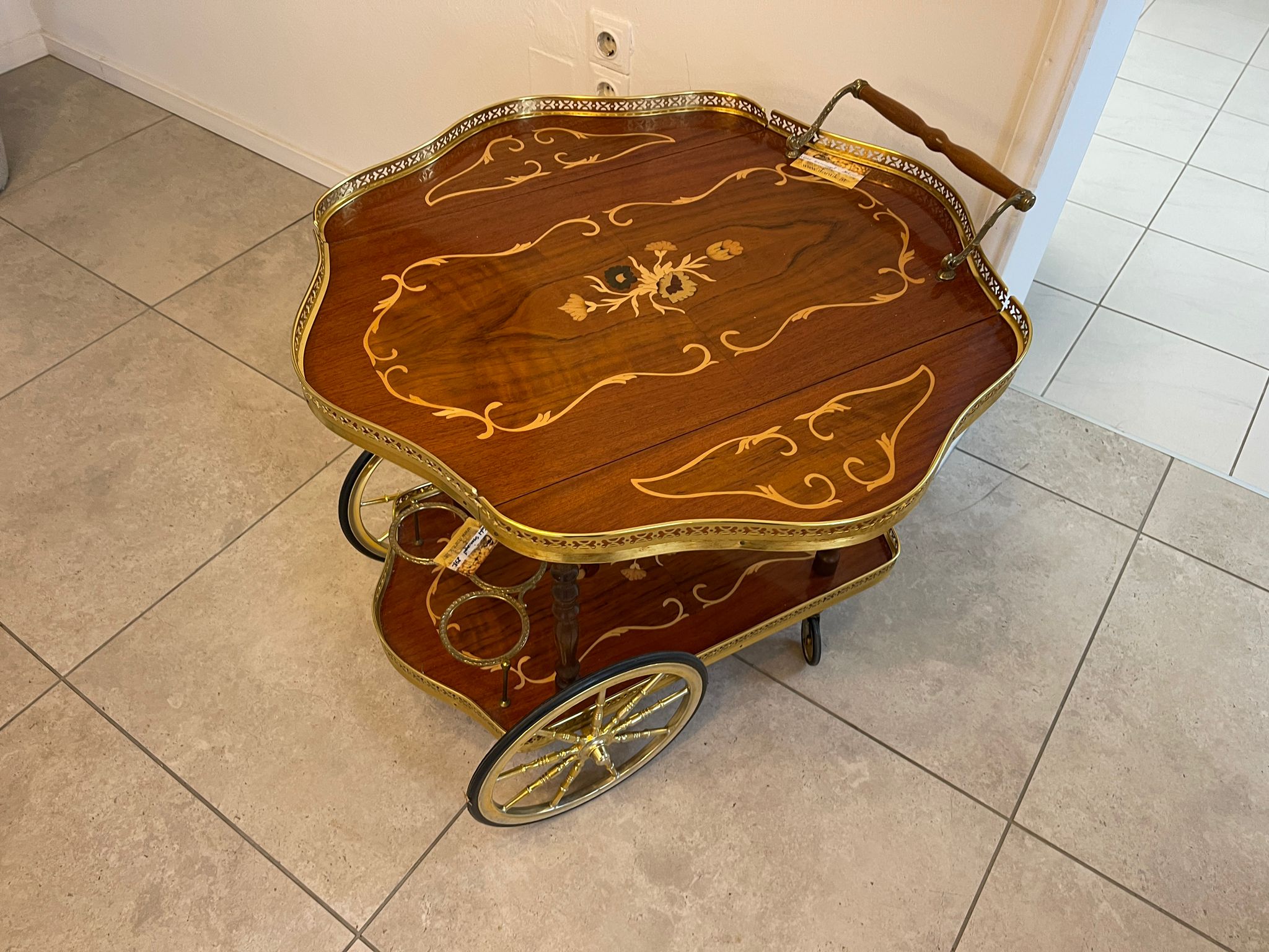 ec2e9d8d-f04f-4881-924e-954bb46988a2 Barockstil Serviertisch Frühstückstisch Intarsien Designertisch A5068
