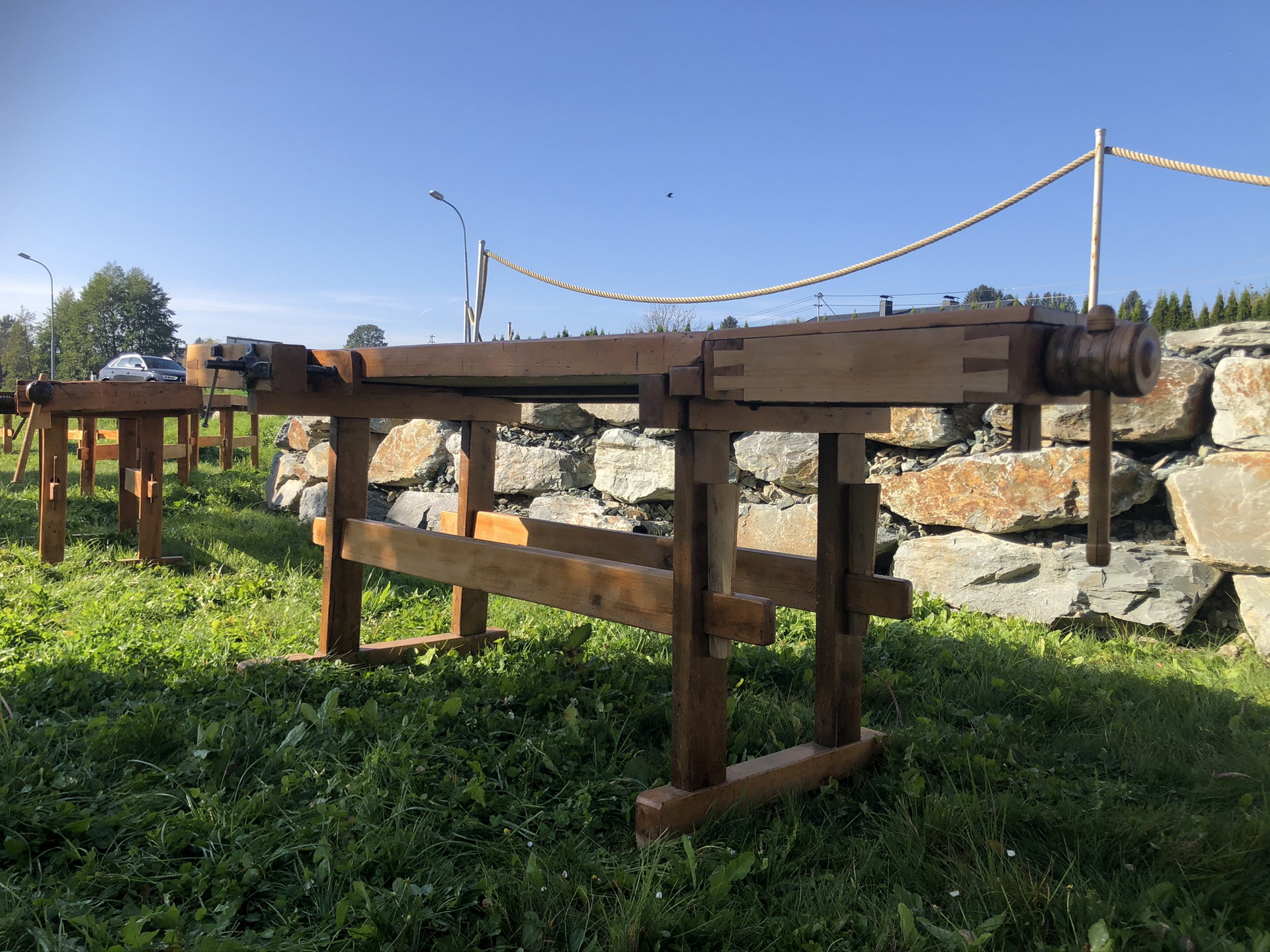 alte-bauernm-bel-bauernvitrine-bauernkasten_18 Urige alte Hobelbank, funktionstüchtige Werkbank als Küchentisch – Z2075
