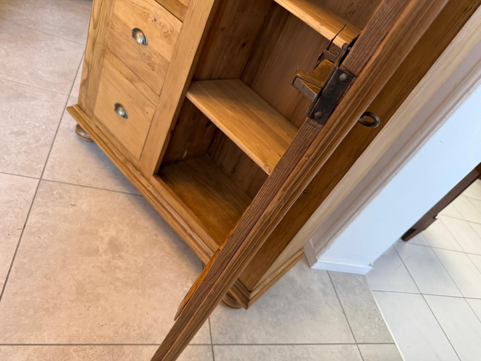 Bäuerlicher uriger Brotschrank Almerschrank Speiskasten Bauernkasten G2009